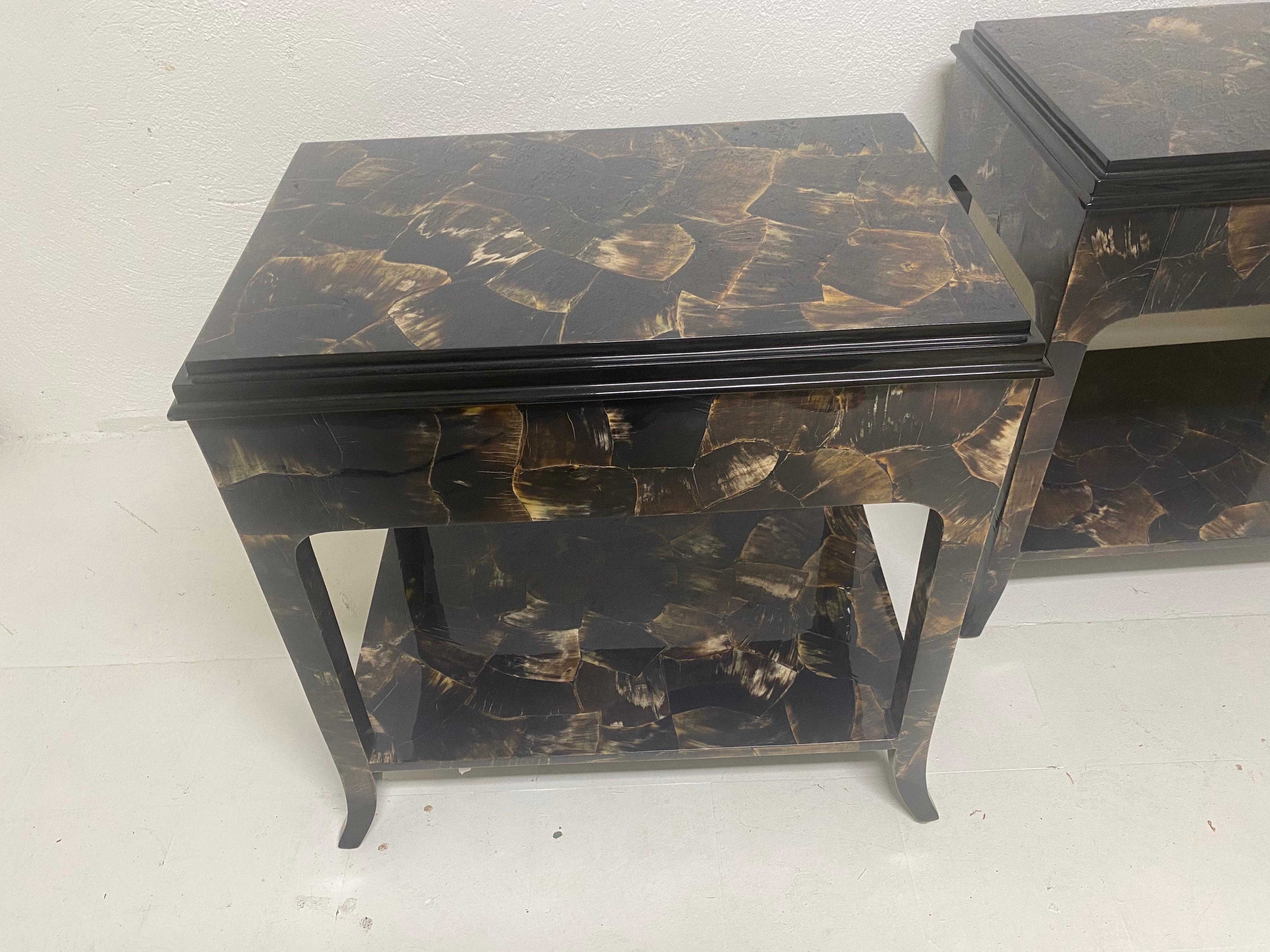 XXI secolo e contemporaneo Eleganti tavolini vintage in finto guscio di tartaruga/una coppia in vendita