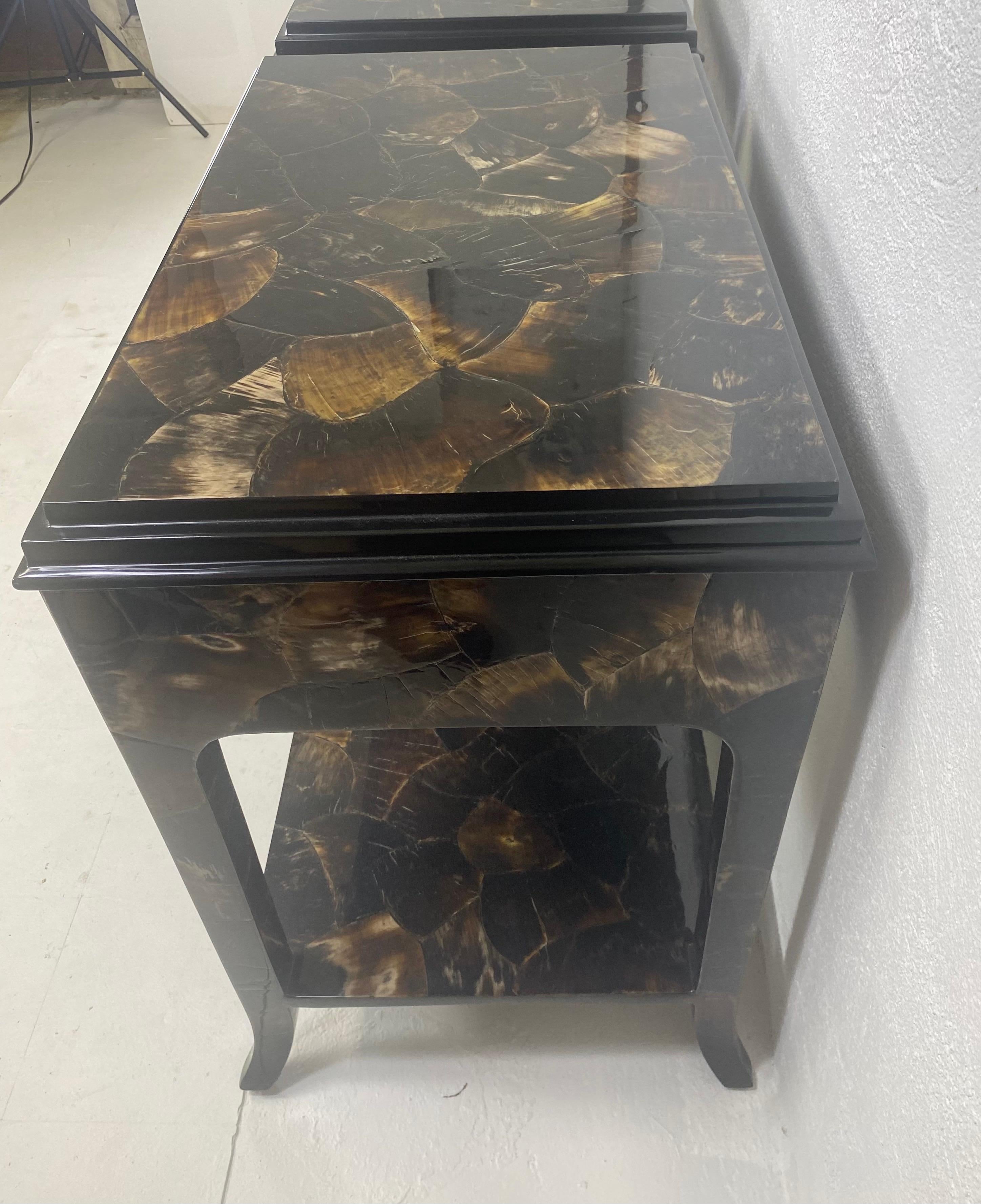 Eleganti tavolini vintage in finto guscio di tartaruga/una coppia in vendita 3