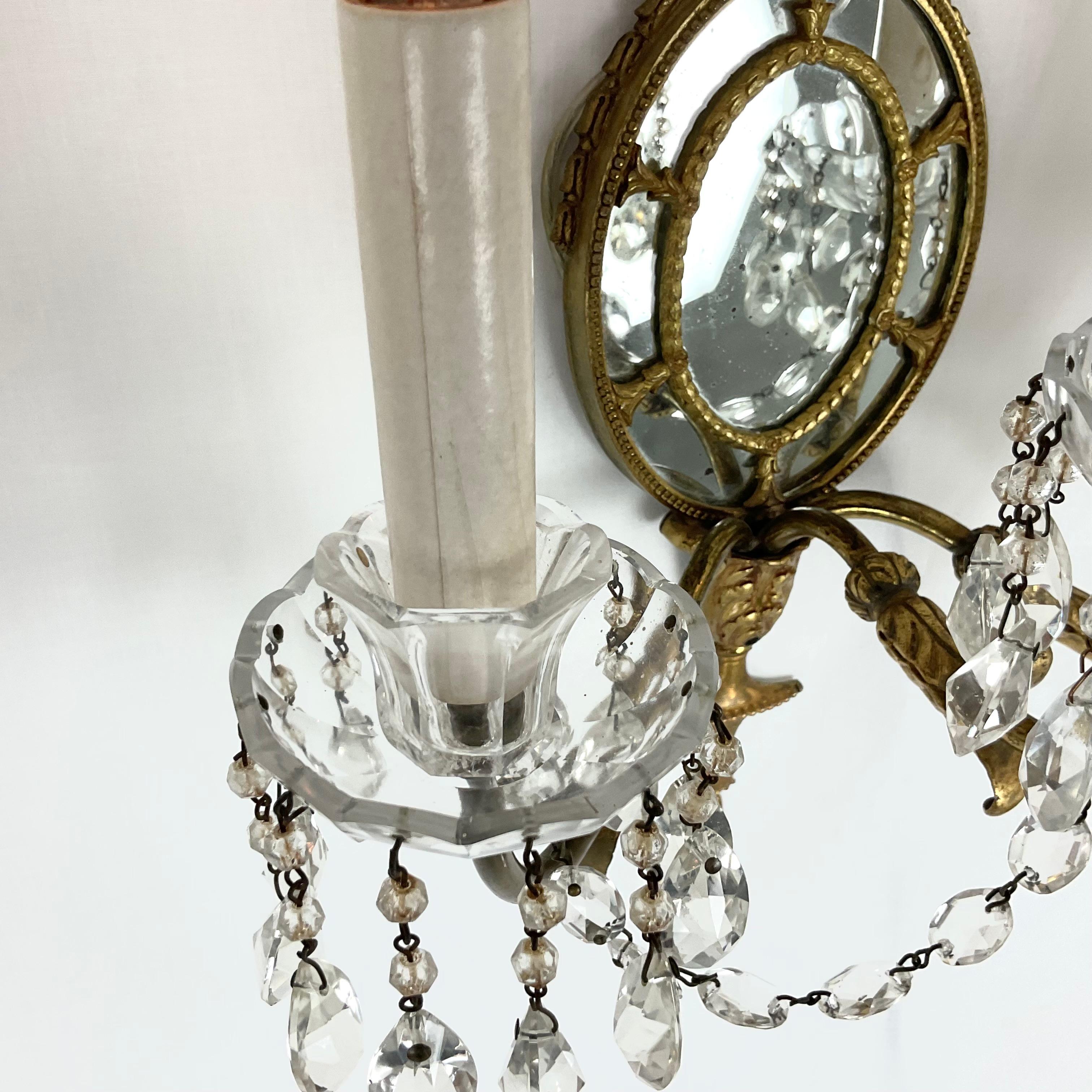 Elegant Vintage French-Style Crystal Wall Sconce For Sale 3