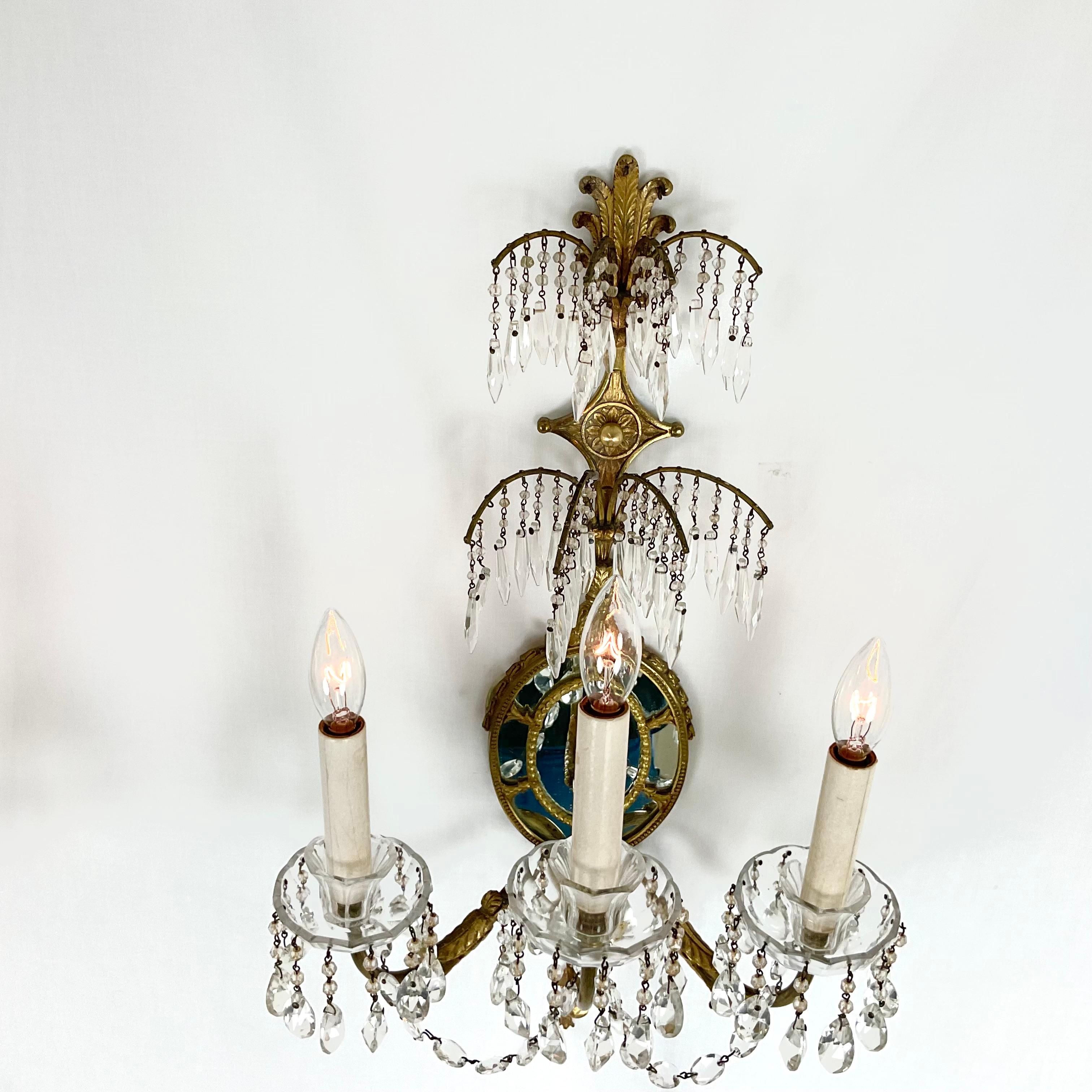 Mid-20th Century Elegant Vintage French-Style Crystal Wall Sconce For Sale