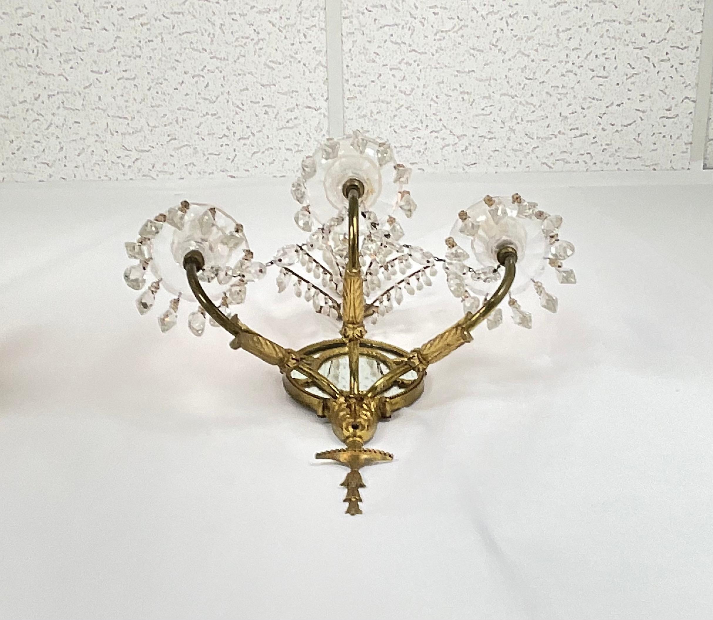 Bronze Elegant Vintage French-Style Crystal Wall Sconce For Sale