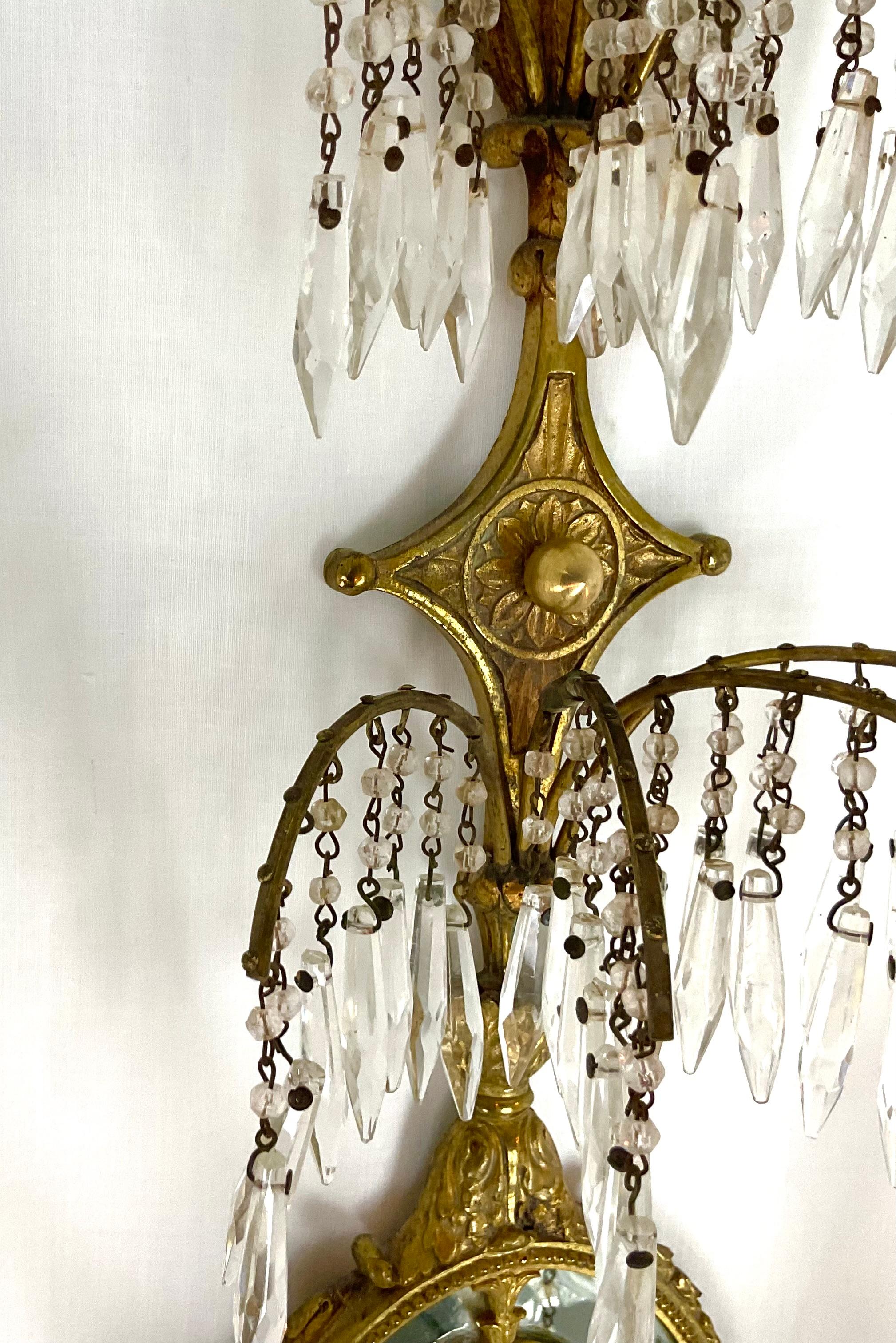 Elegant Vintage French-Style Crystal Wall Sconce For Sale 2