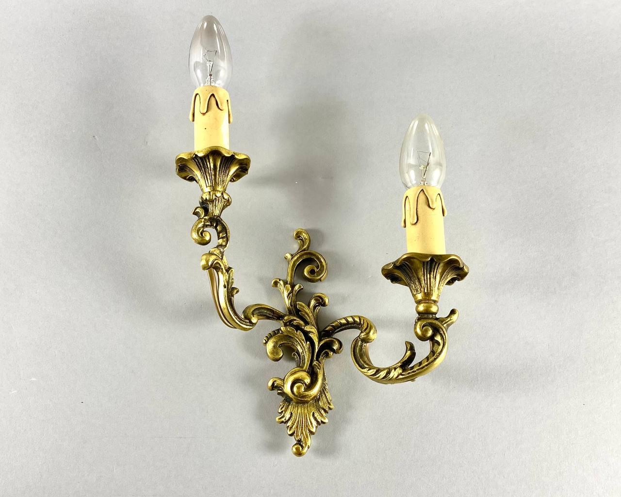 Mid-20th Century Elegant Vintage Gilt Brass Wall Sconce Two Arm Single Wall Lamp For Sale