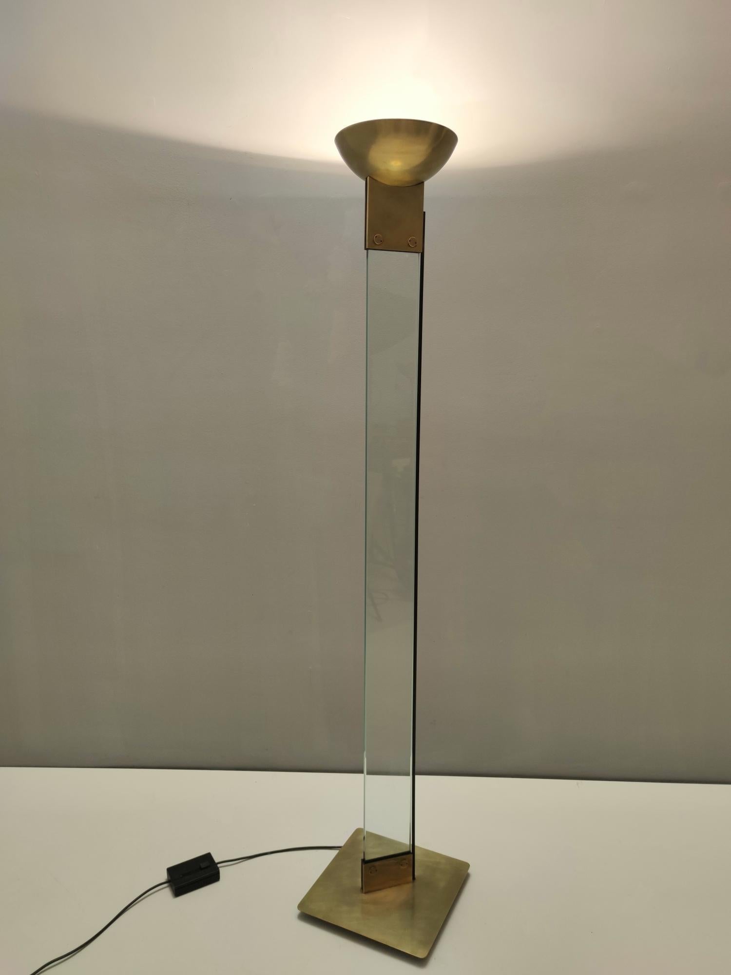 Post-Modern Elegant Postmodern Glass, Brass and Varnished Metal Floor Lamp, Italy, 1980s For Sale