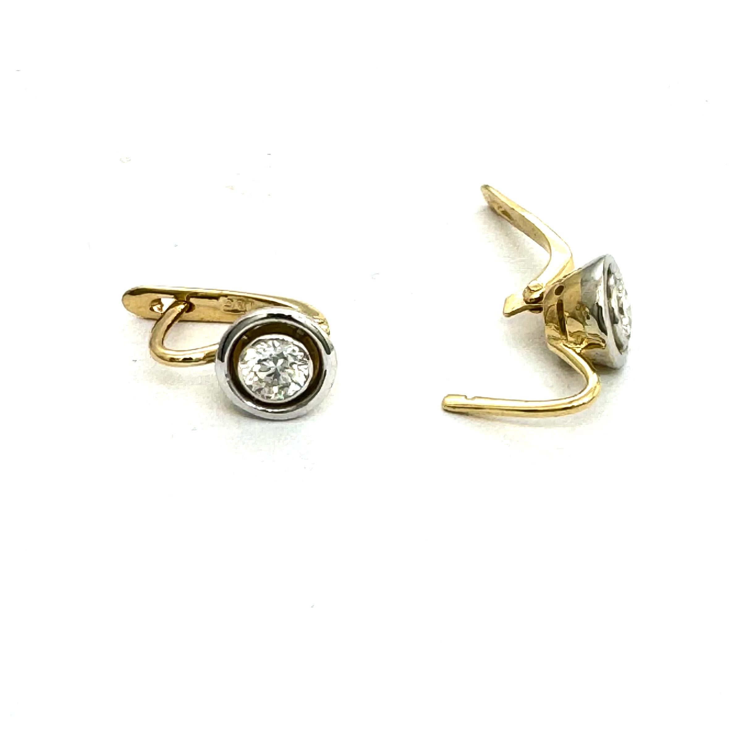 Classic 18 carat yellow gold earrings with safe Victorian clipping locks.
Two round brilliant cut diamonds set in 18 carat white gold rub-over setting with a double bezel.
Diamond weight estimated totalling 0.70 carats
Estimated clarity VS , colour