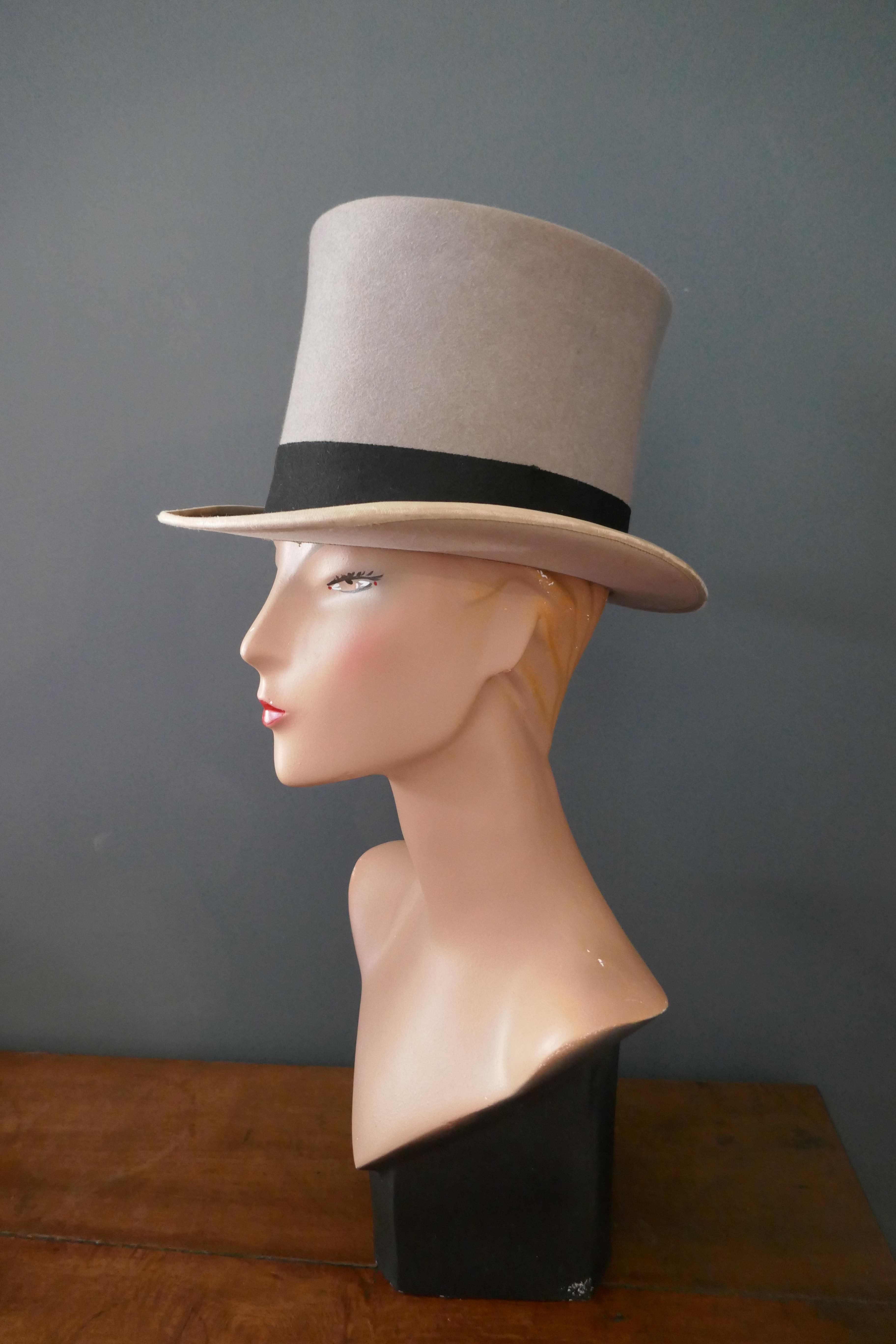 Elegant Vintage Grey Felt Top Hat from Herbert Johnson Bond Street  In Good Condition In Chillerton, Isle of Wight