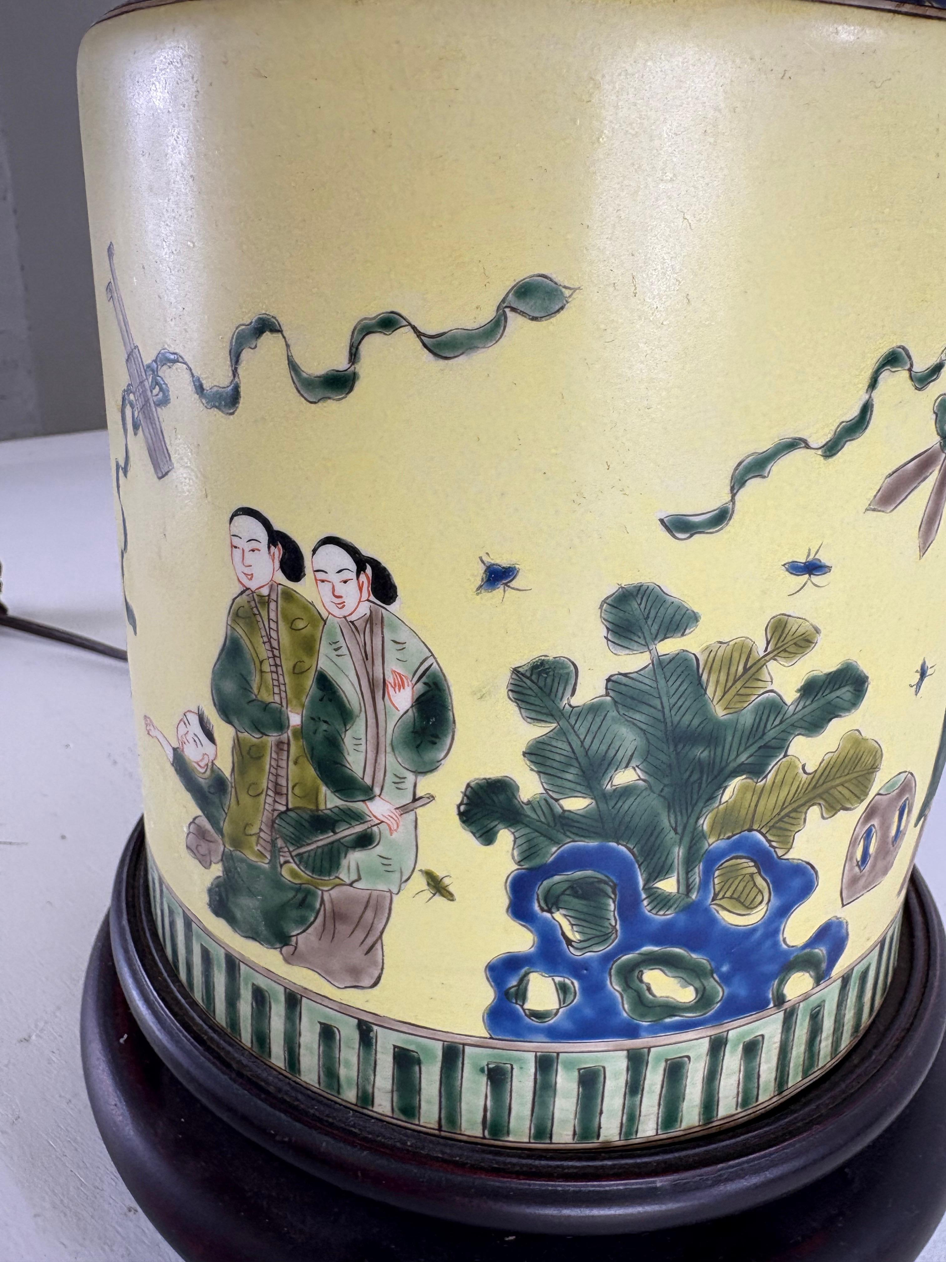 Elegant vintage hand painted chinoiserie pottery table lamp For Sale 6