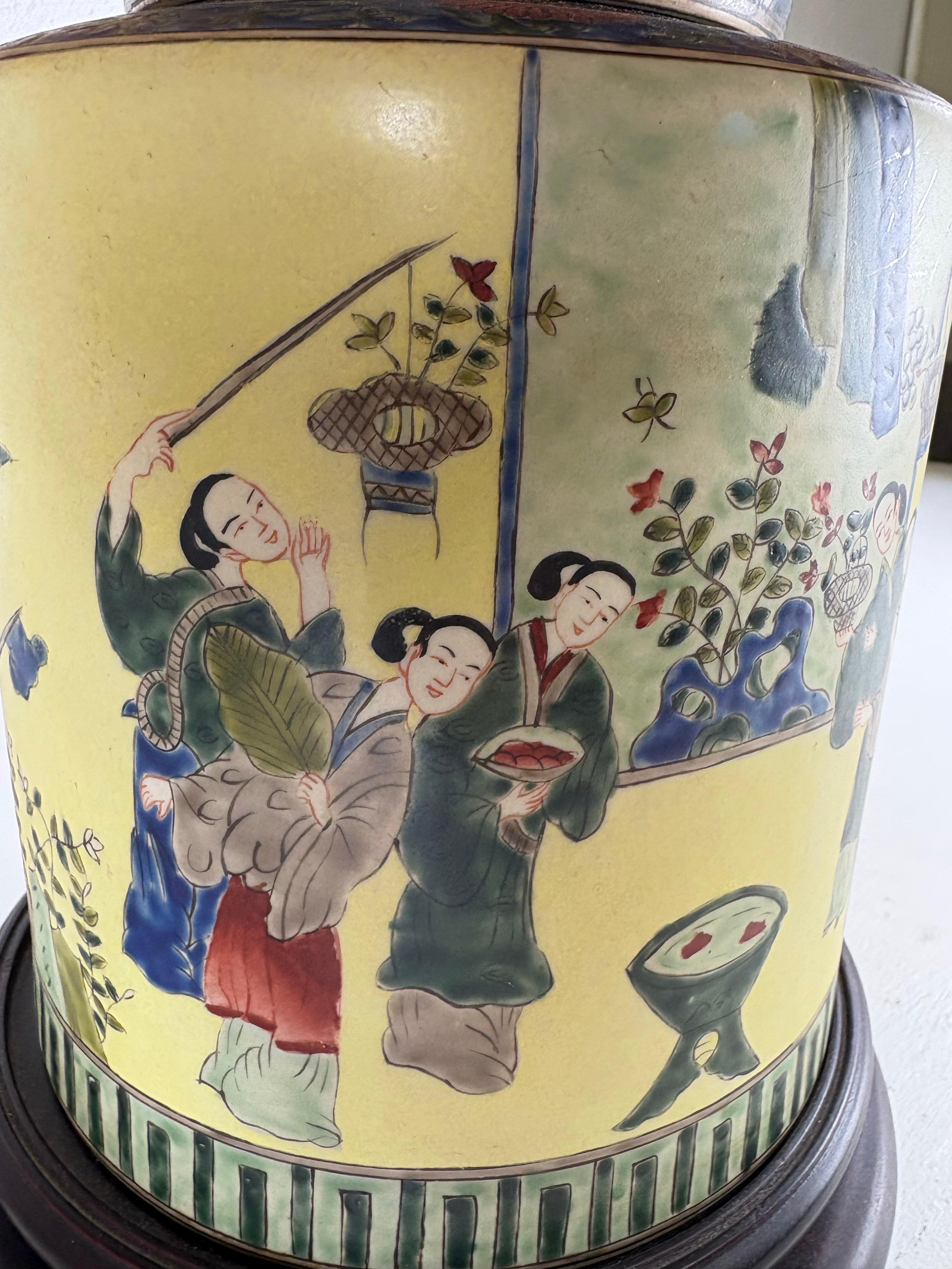 Elegant vintage hand painted chinoiserie pottery table lamp For Sale 4