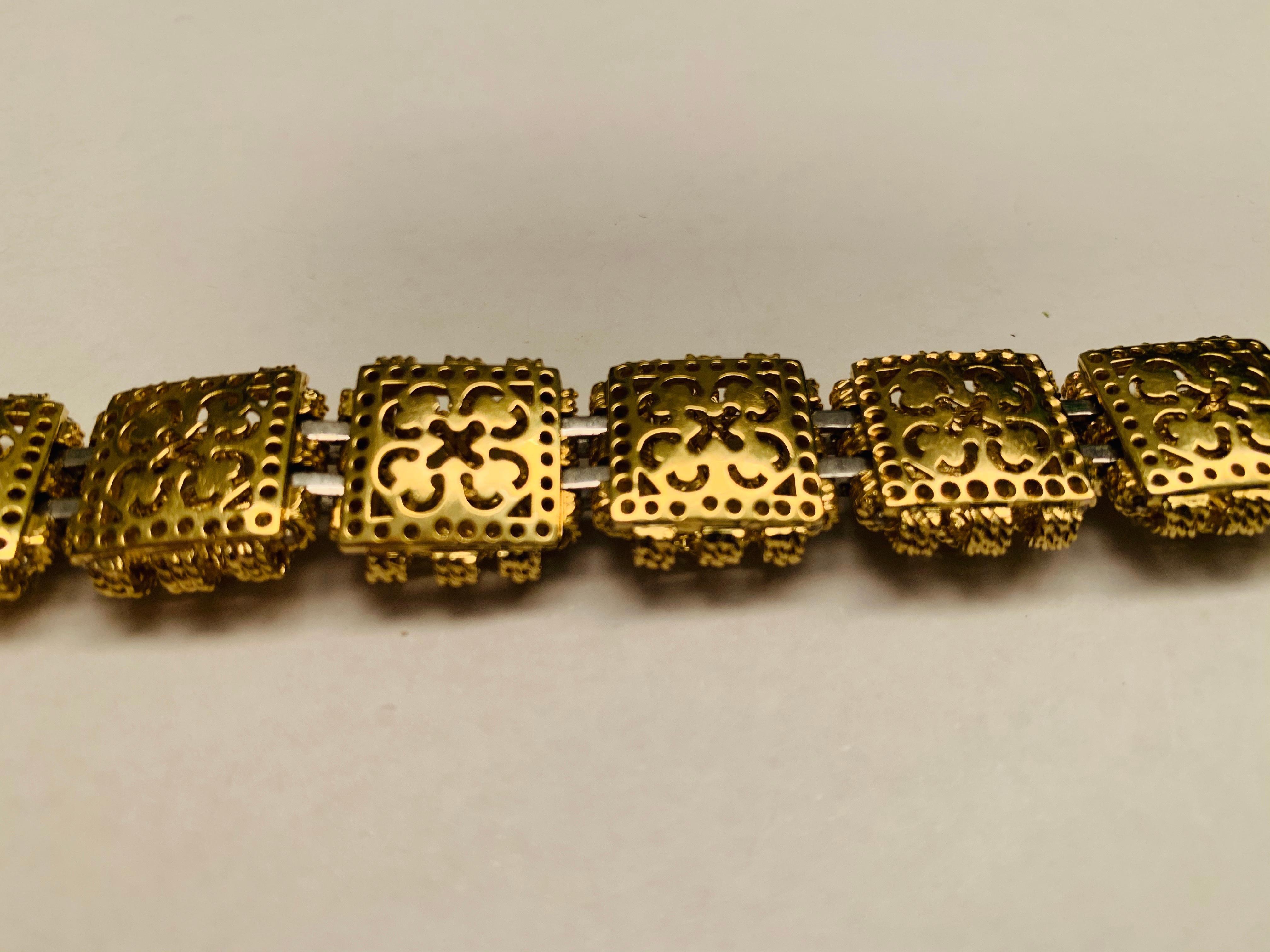 Women's or Men's Elegant Vintage Italian 18 Karat Yellow Gold Diamond Bracelet For Sale