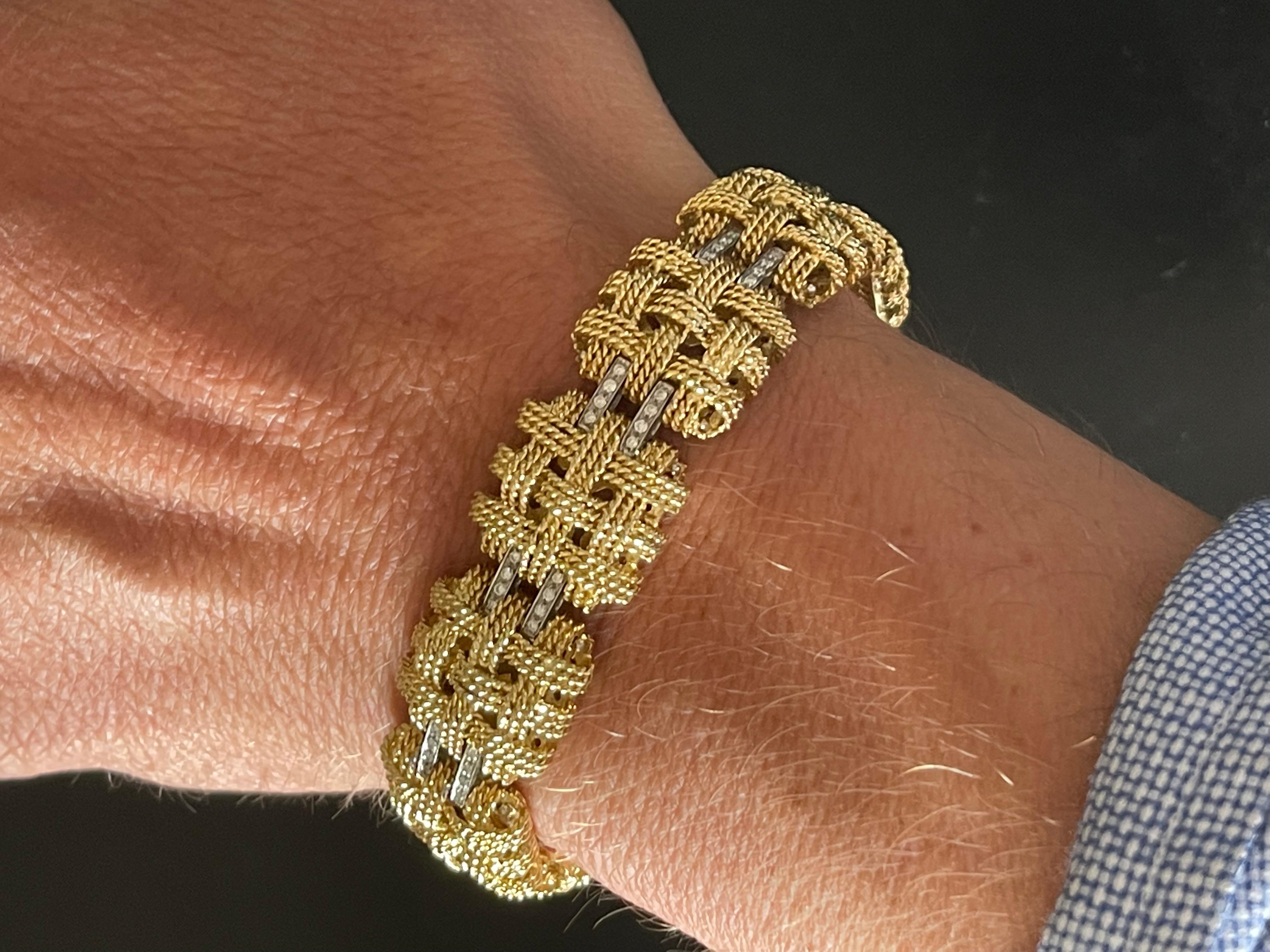 Elegant Vintage Italian 18 Karat Yellow Gold Diamond Bracelet For Sale 3