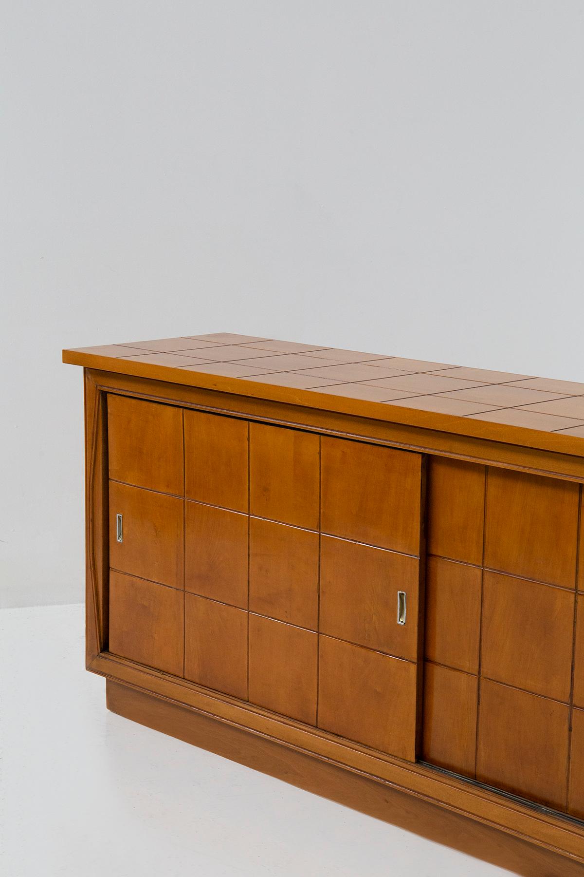 Elegant vintage Italian Attr. to Paolo Buffa sideboard of great quality In Good Condition For Sale In Milano, IT