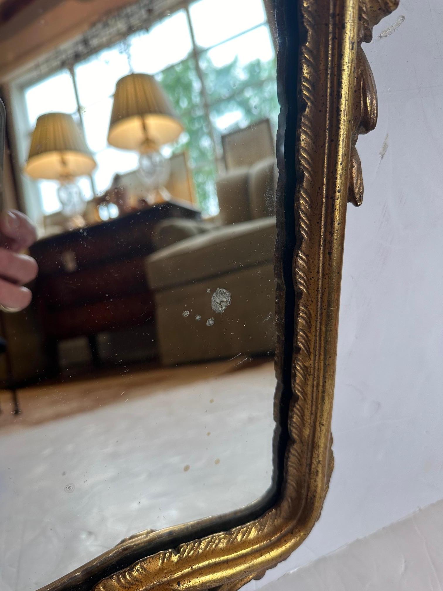 Elegant Vintage Italian Borghese Hand Carved Giltwood Mirror In Good Condition For Sale In Hopewell, NJ