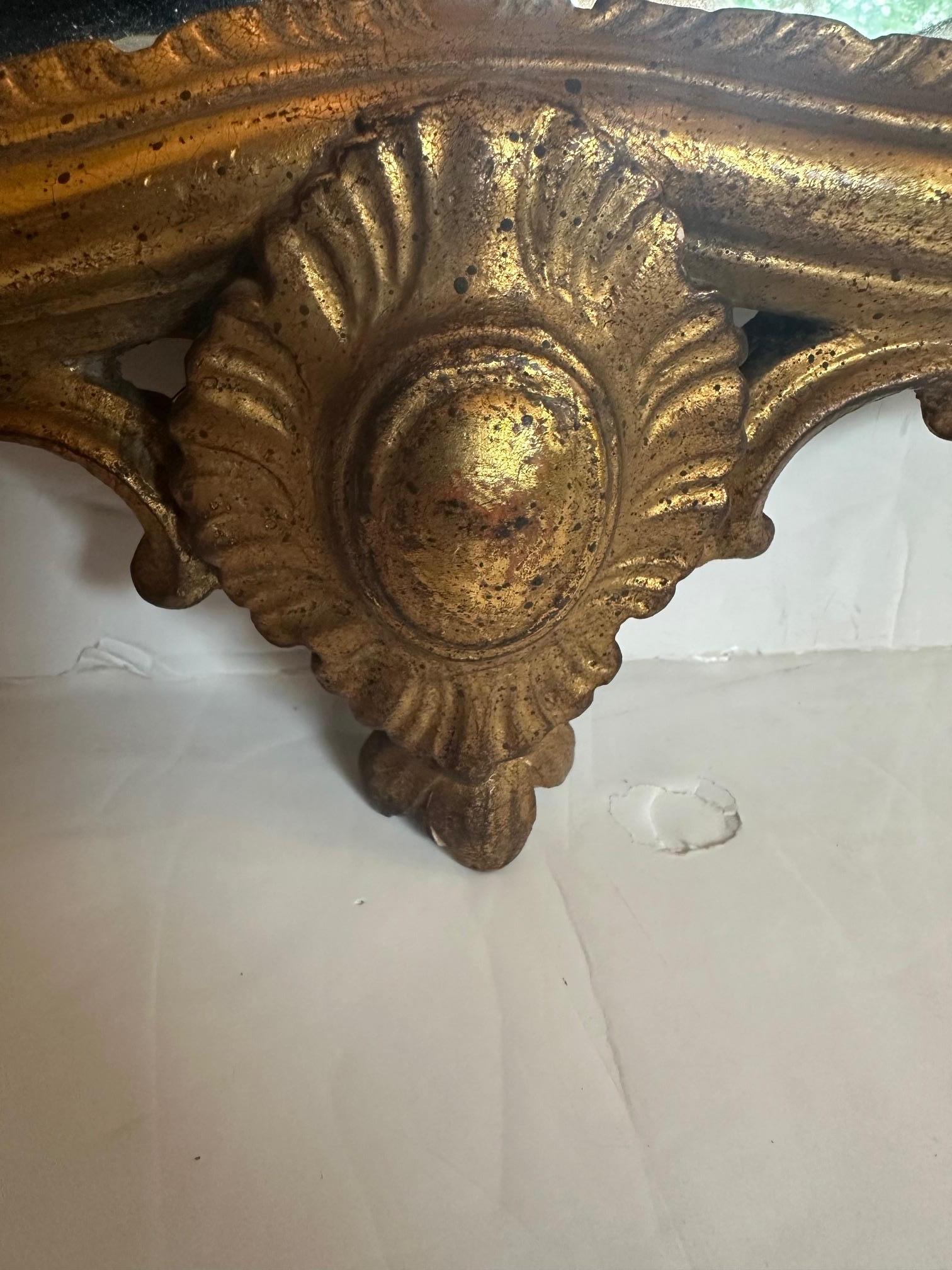 Milieu du XXe siècle Elegant Miroir en bois sculpté à la main de Borghese (Italie) en vente