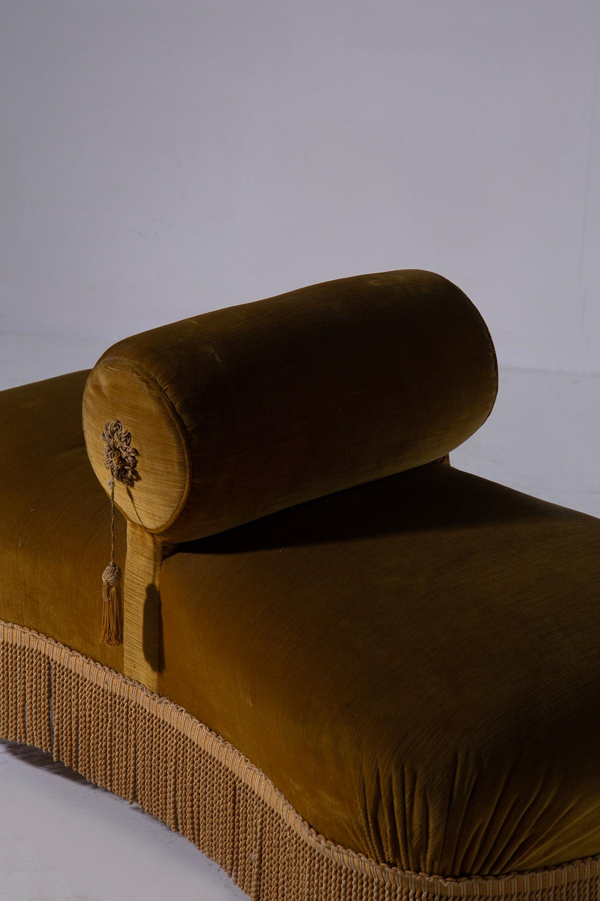 Elegant Vintage Italian velvet sofa little or bench 6