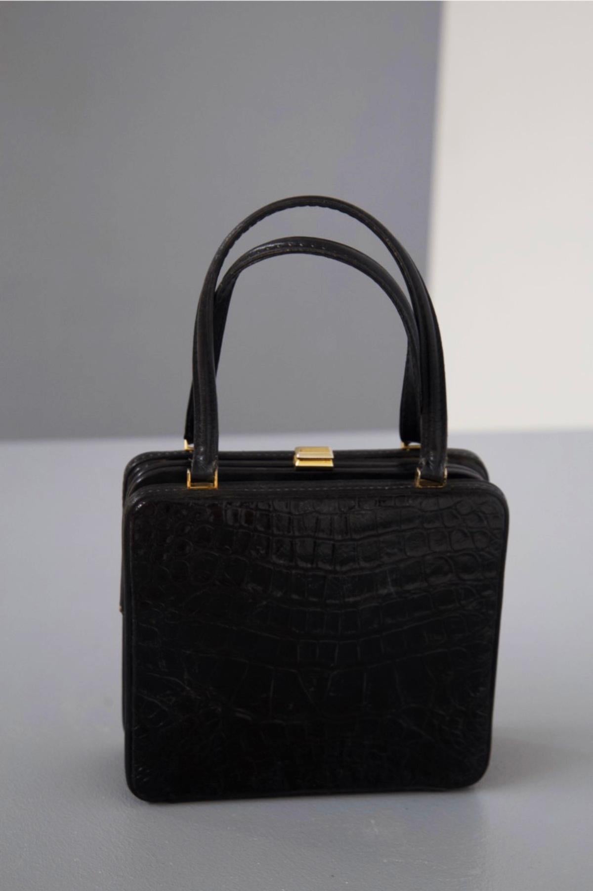 Women's Elegant Vintage Leather Bag For Sale