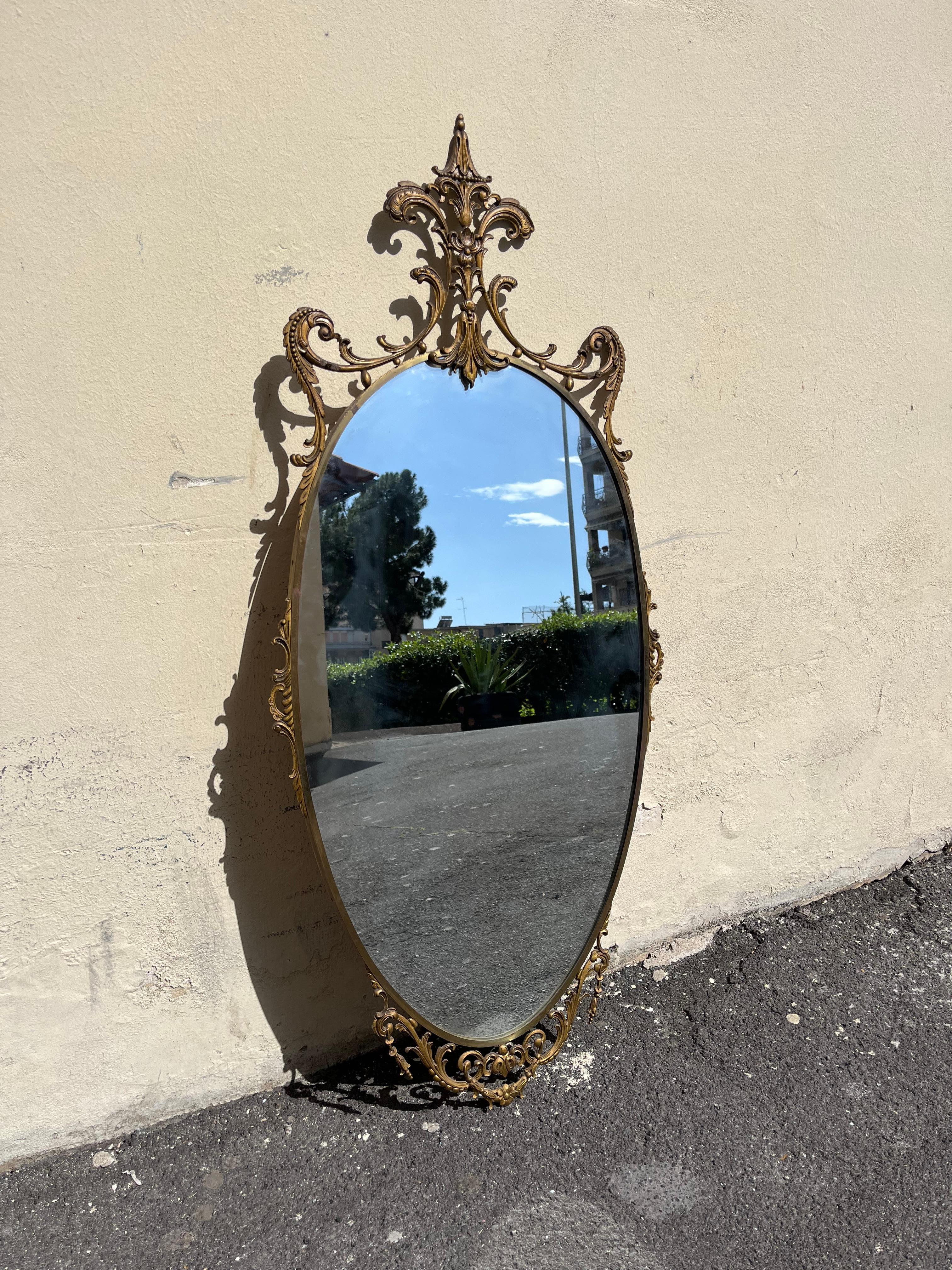 Barocco Elegant vintage mirror in baroque style in vendita