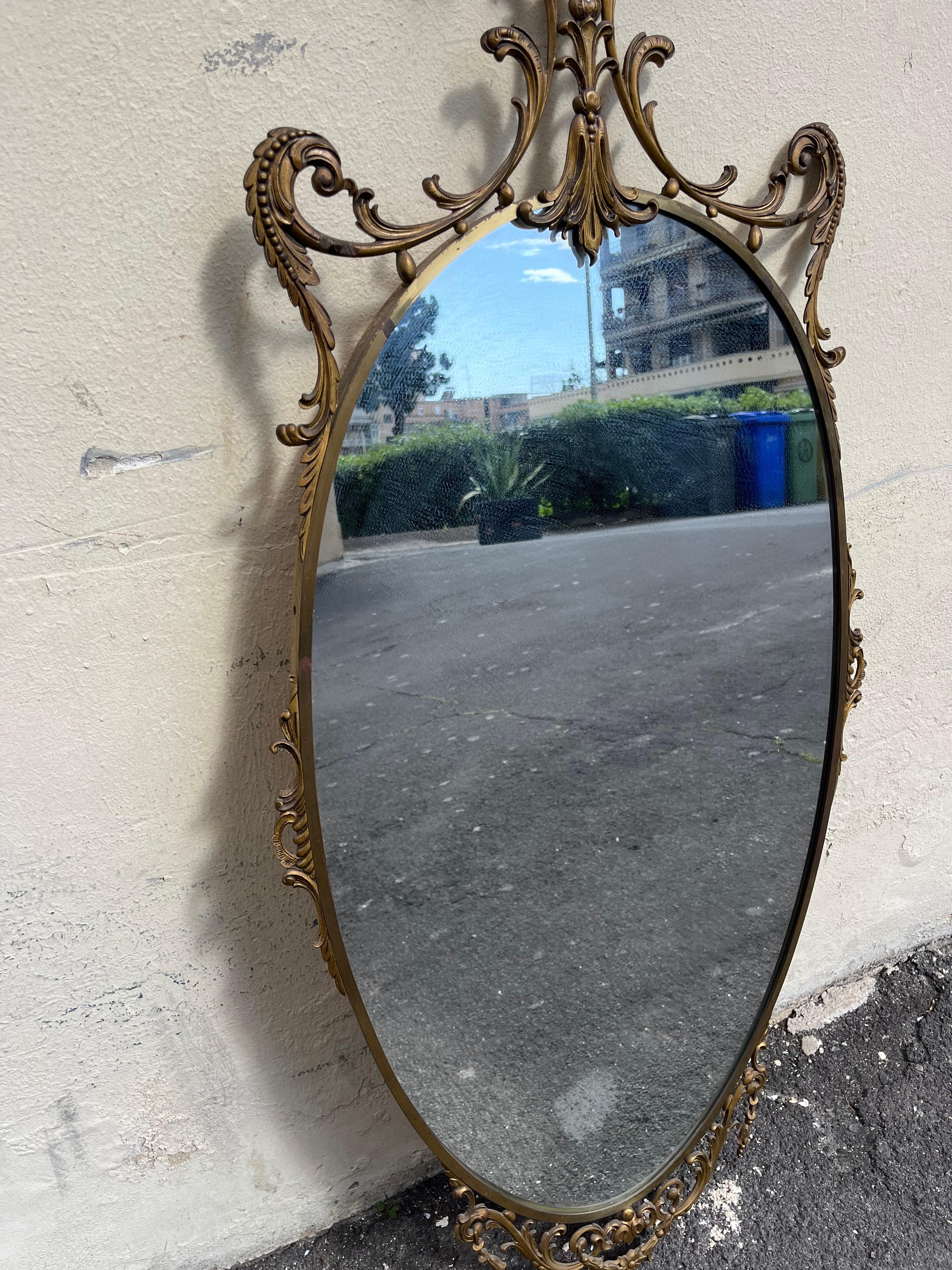 Elegant vintage mirror in baroque style in vendita 1