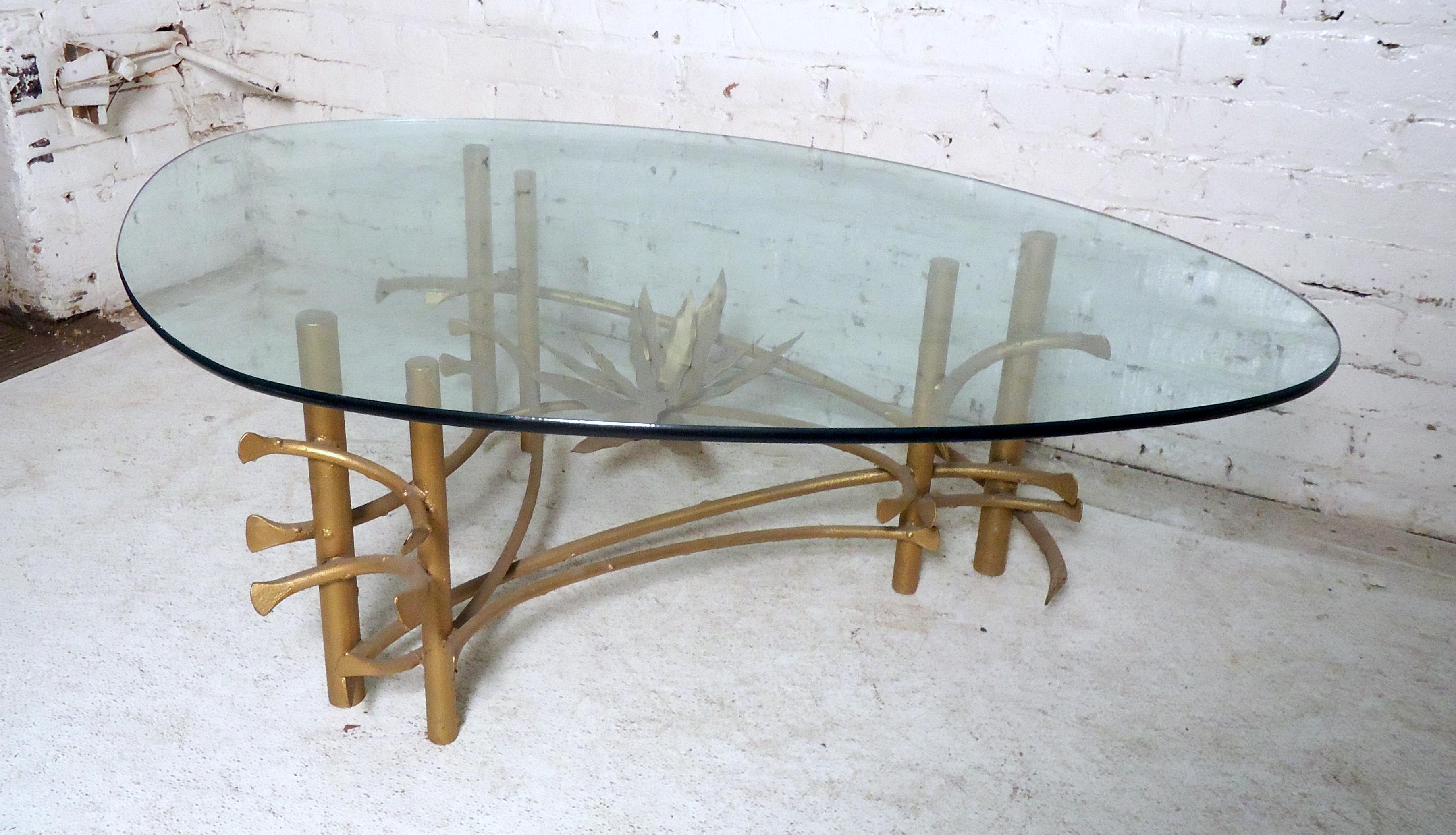 Elegant Vintage Modern Coffee Table In Good Condition For Sale In Brooklyn, NY