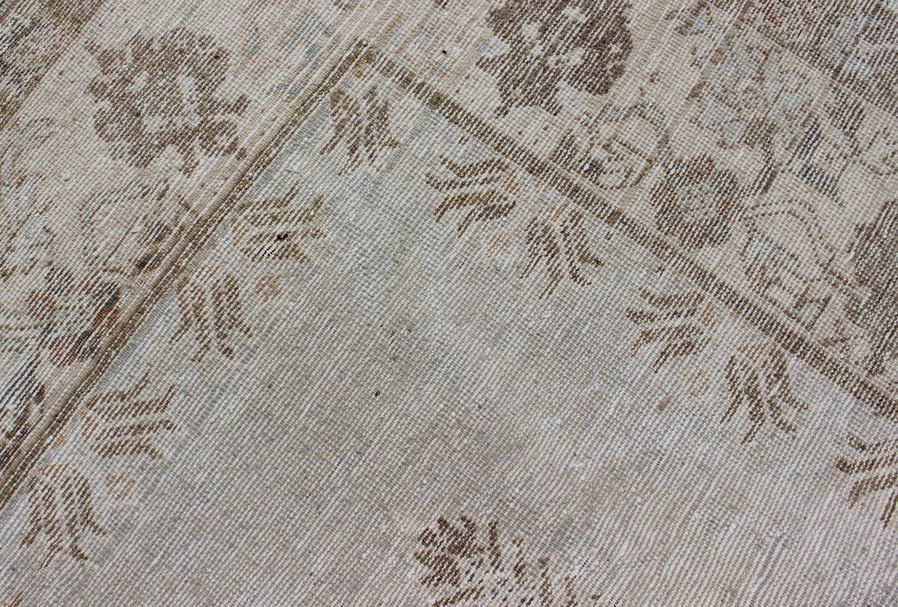 Marokkanischer handgeknüpfter Vintage-Teppich in Blassblau, Taupe und Hellbraun im Angebot 4