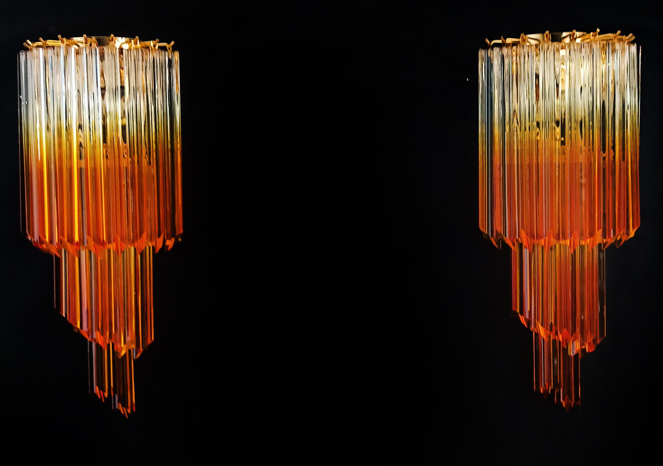Late 20th Century Elegant Vintage Murano wall sconce - 32 quadriedri transparent and amber prism For Sale