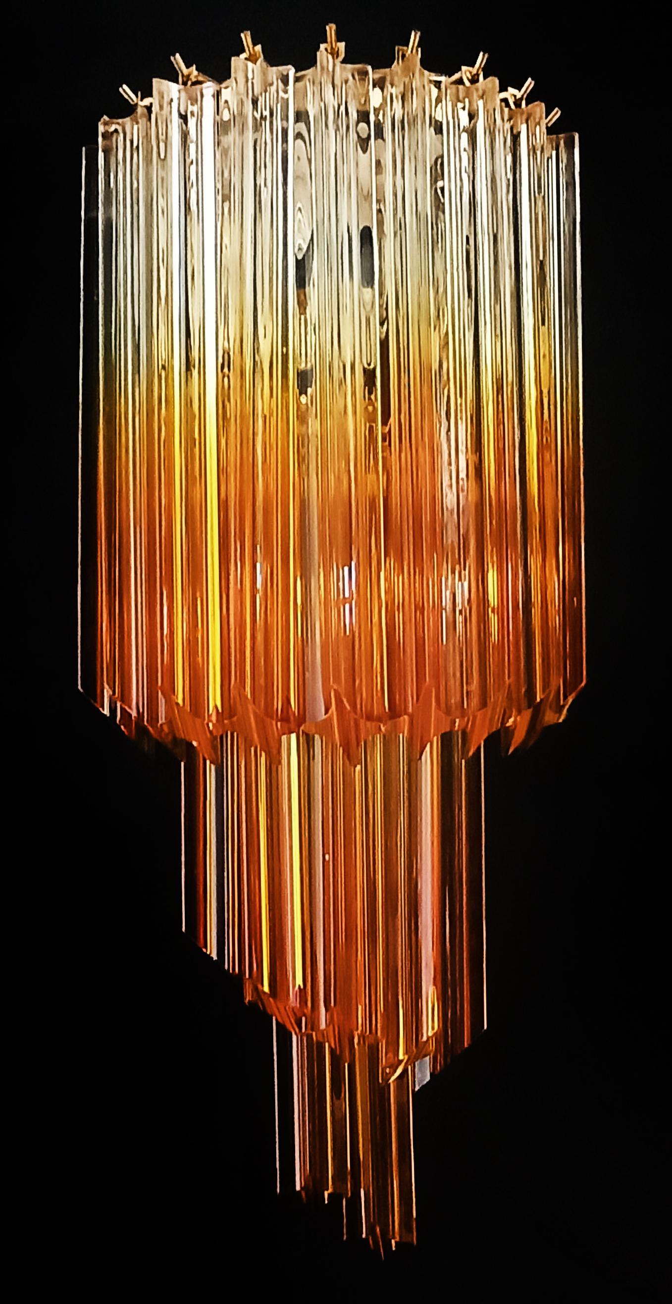 Elegant Vintage Murano wall sconce - 32 quadriedri transparent and amber prism For Sale 2