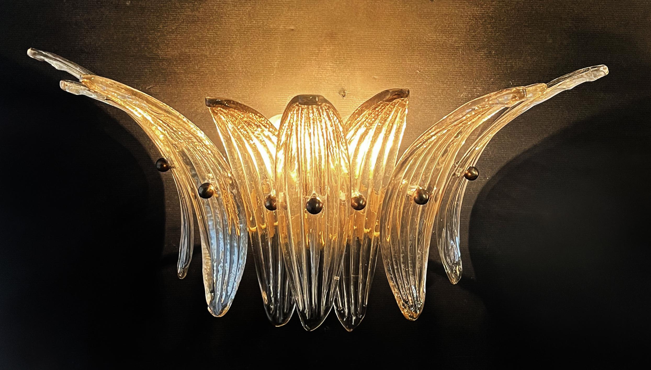 Paar Elegance  Palmette-Wandleuchte – Rauchgläser im Zustand „Gut“ im Angebot in Budapest, HU