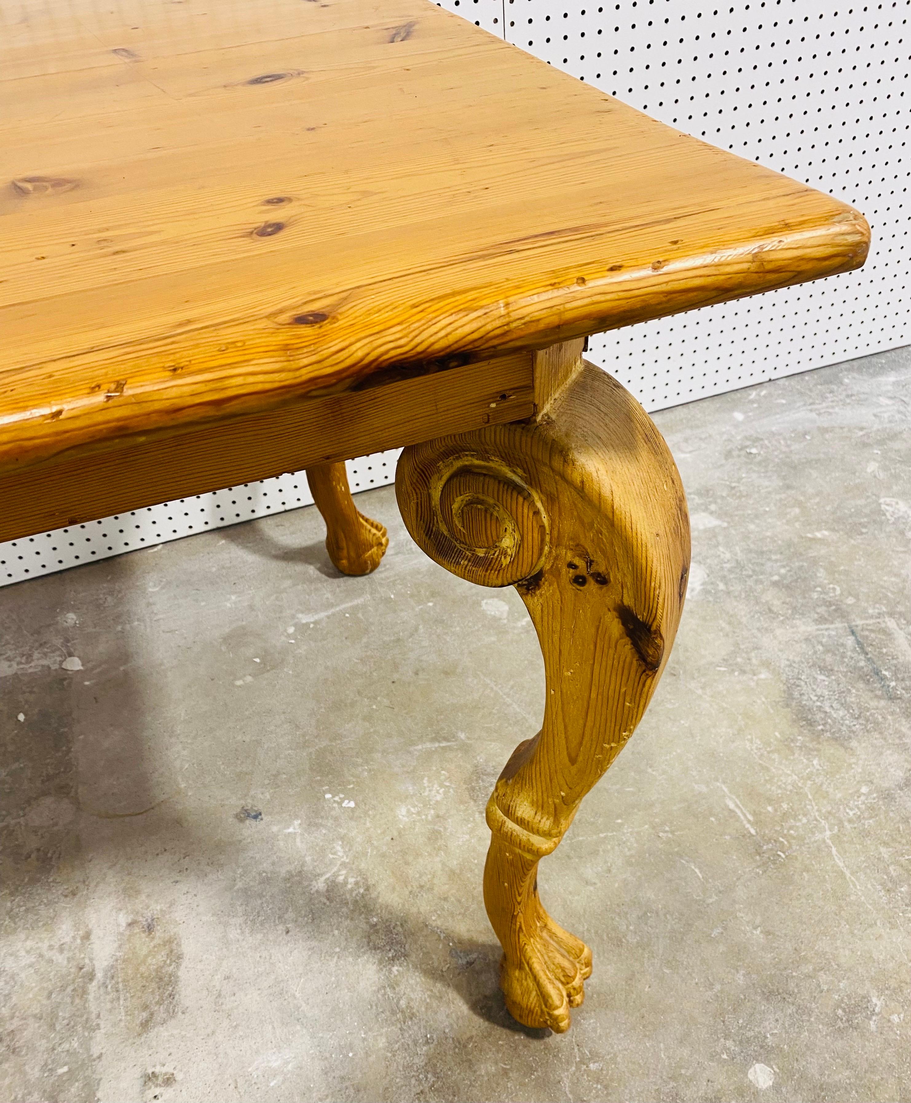 Eleganter Esstisch/Schreibtisch aus geschrubbter Kiefer im Vintage-Stil (Handgefertigt) im Angebot