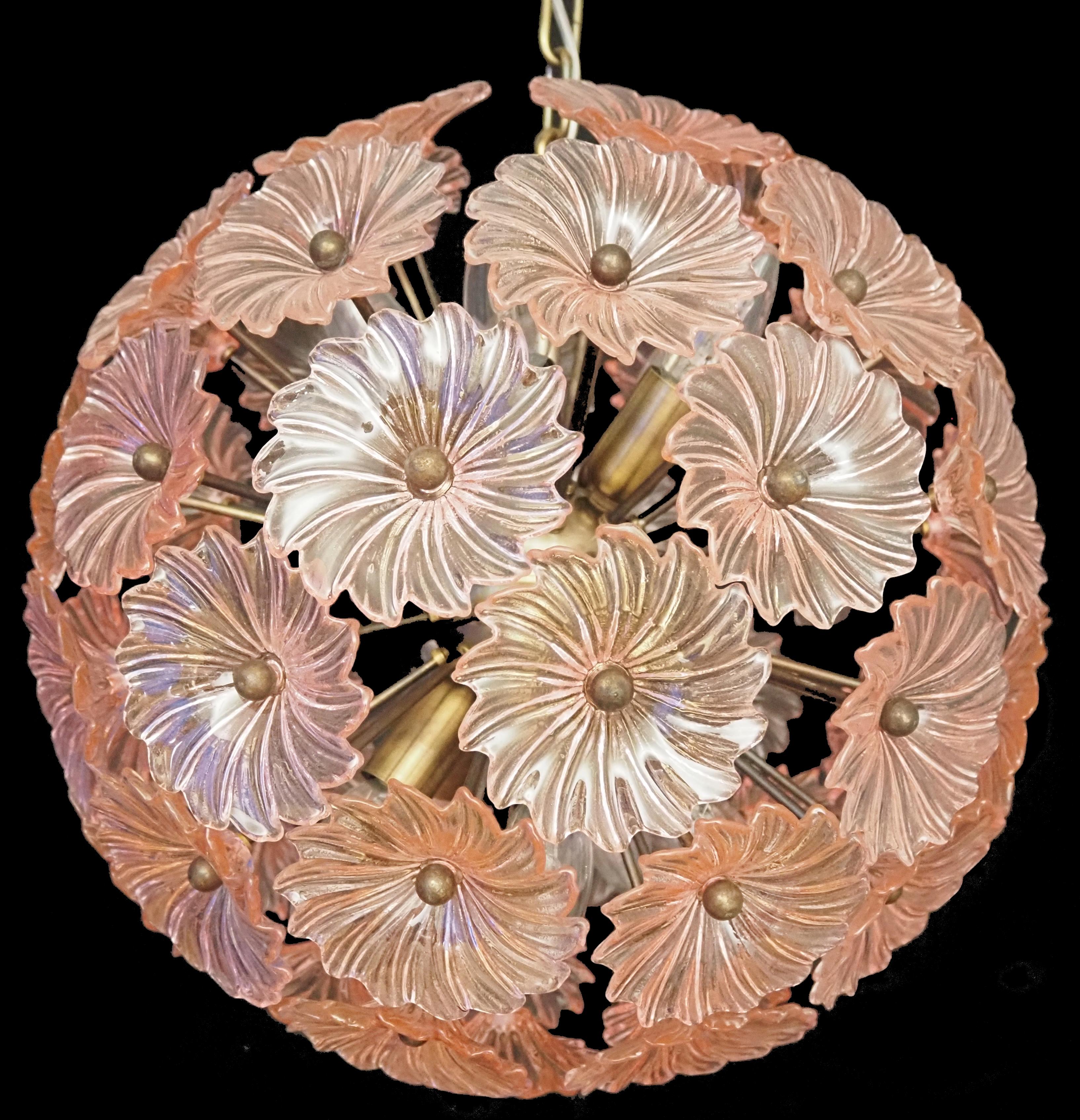Mid-Century Modern Elegance Vintage Sputnik chandelier en cristal italien - 51 verres Daisy PINK en vente