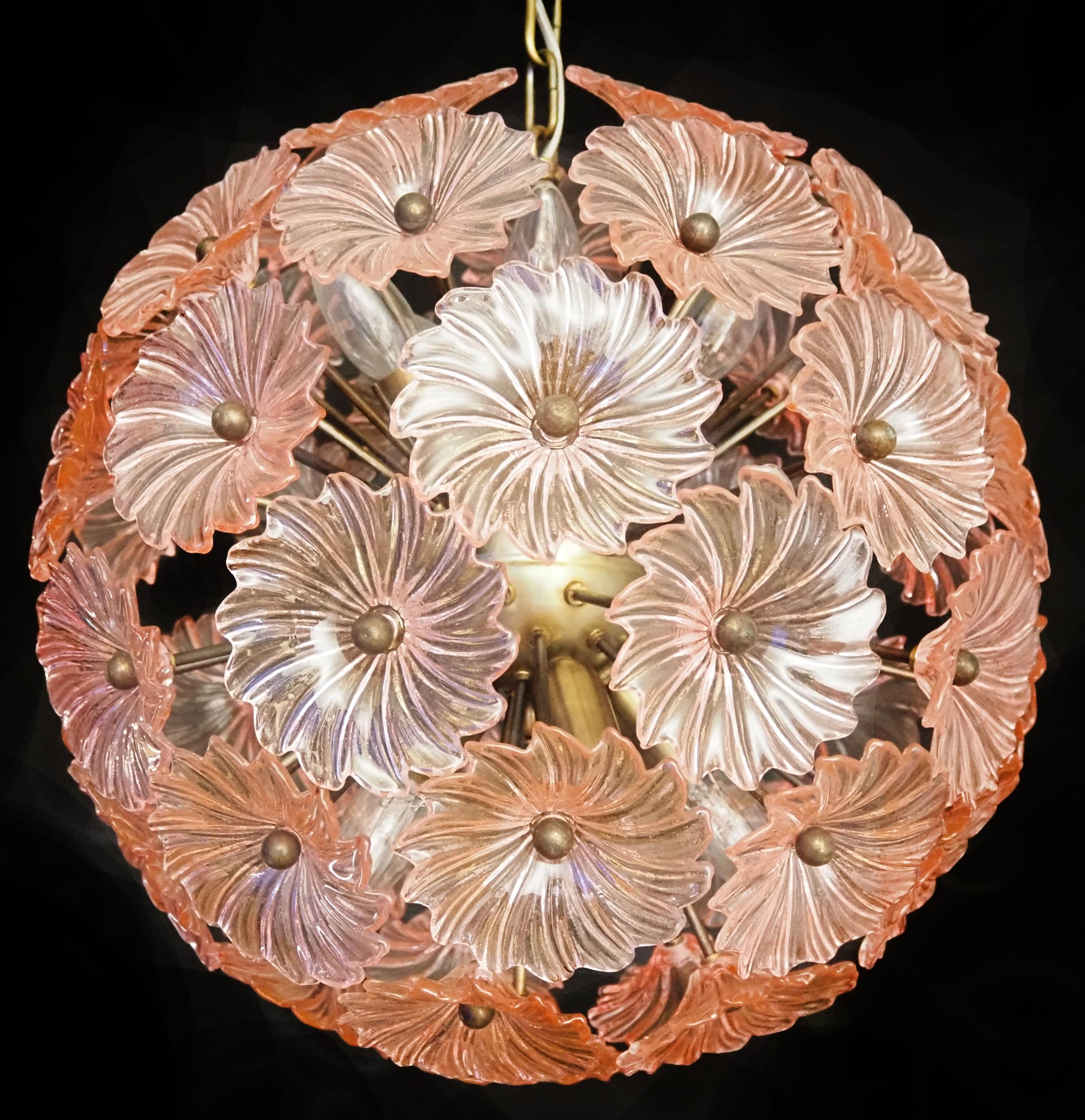 Elegant Vintage Sputnik Italian crystal chandelier – 51 Daisy PINK glasses For Sale 1