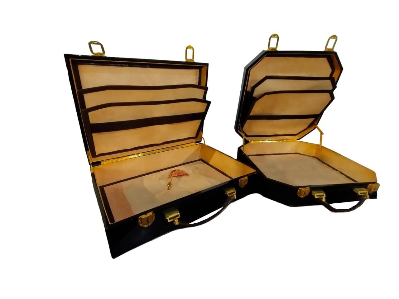 Elegance des valises vintage en résine d'écaille, 19e siècle. en vente 1