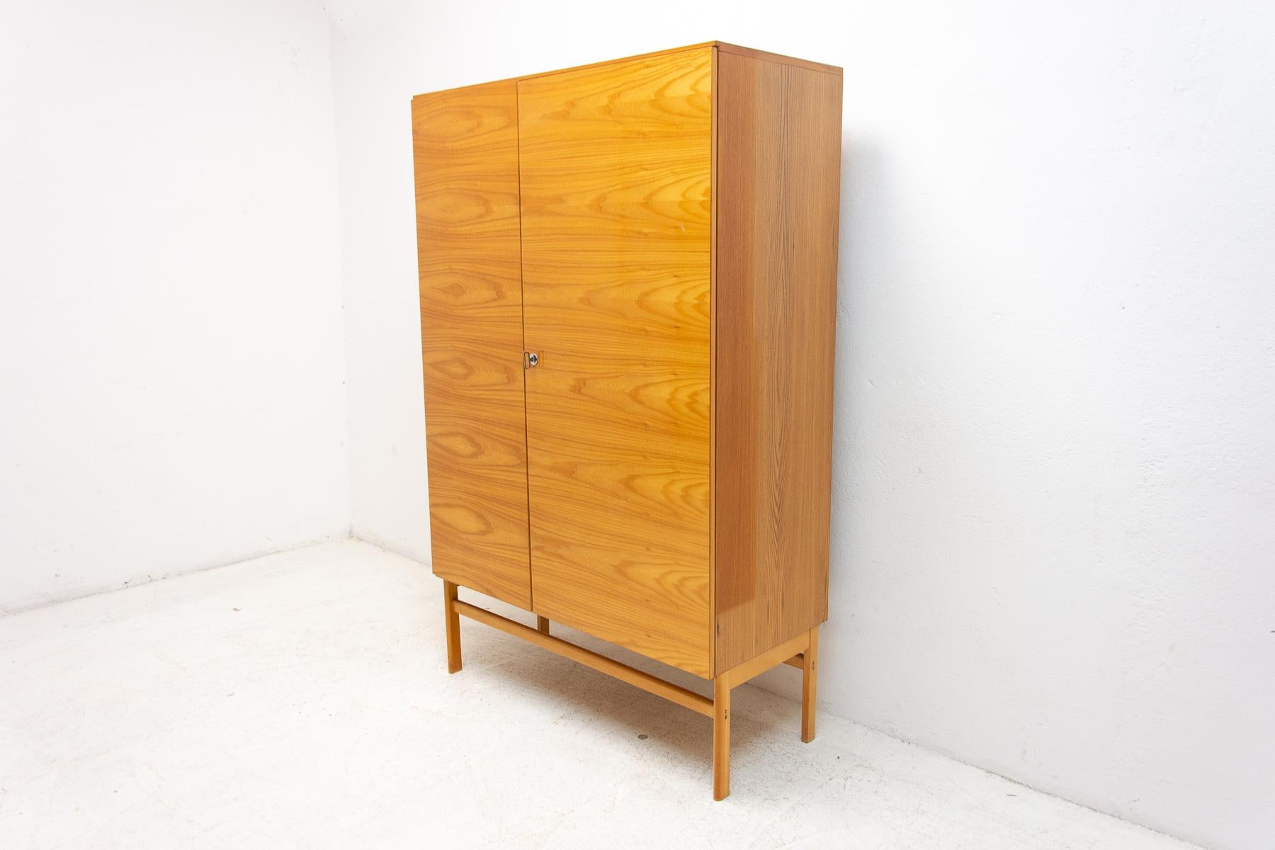 Mid-Century Modern Elegant Vintage Wardrobe from Jitona 1970´S, Czechoslovakia