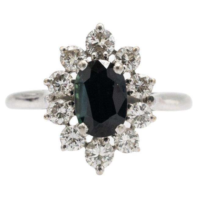Élégante bague vintage en or blanc avec un saphir de 1,50 carat et des diamants de 0,90 carat