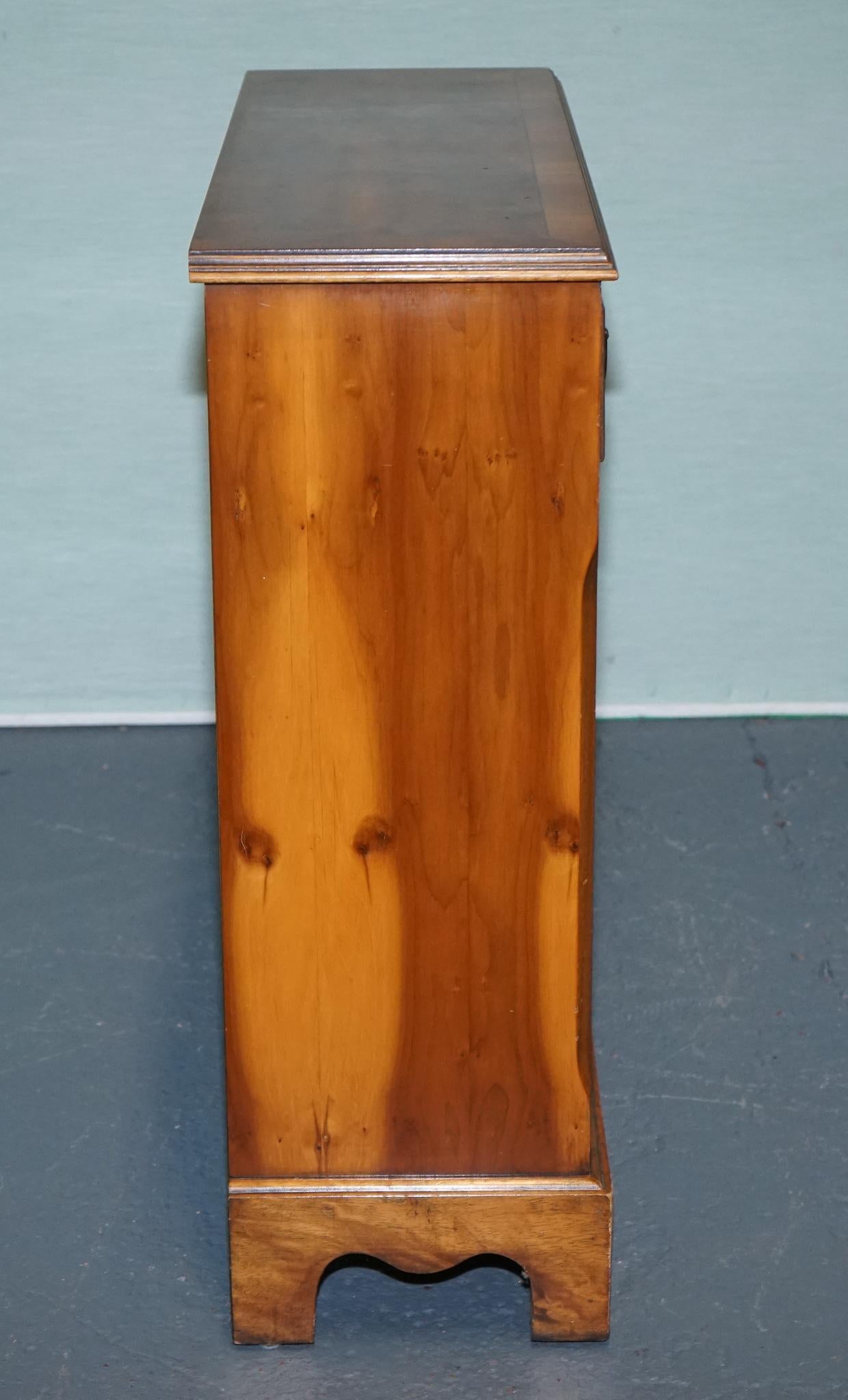 Elegant meuble à livres d'époque en bois de chêne vert avec deux tiroirs de rangement Bon état - En vente à Pulborough, GB