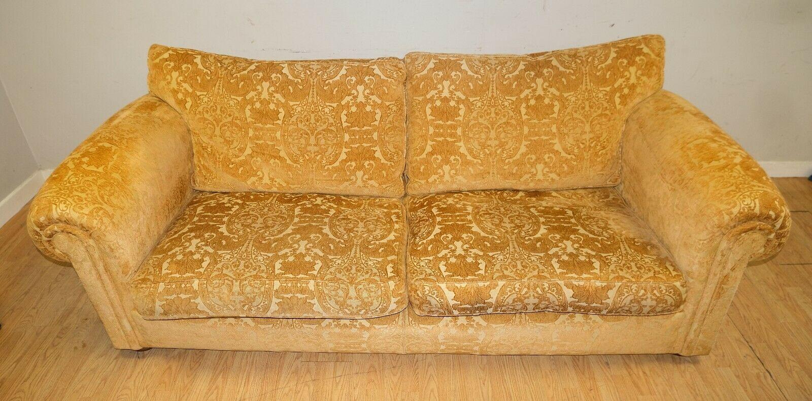 We are delighted to offer for sale this comfortable Duresta Walford, Tumeric colour three seater sofa.

This is an English hand made, traditional style, comfortable sofa that offers you plenty of space for three people to sit comfortably. The back