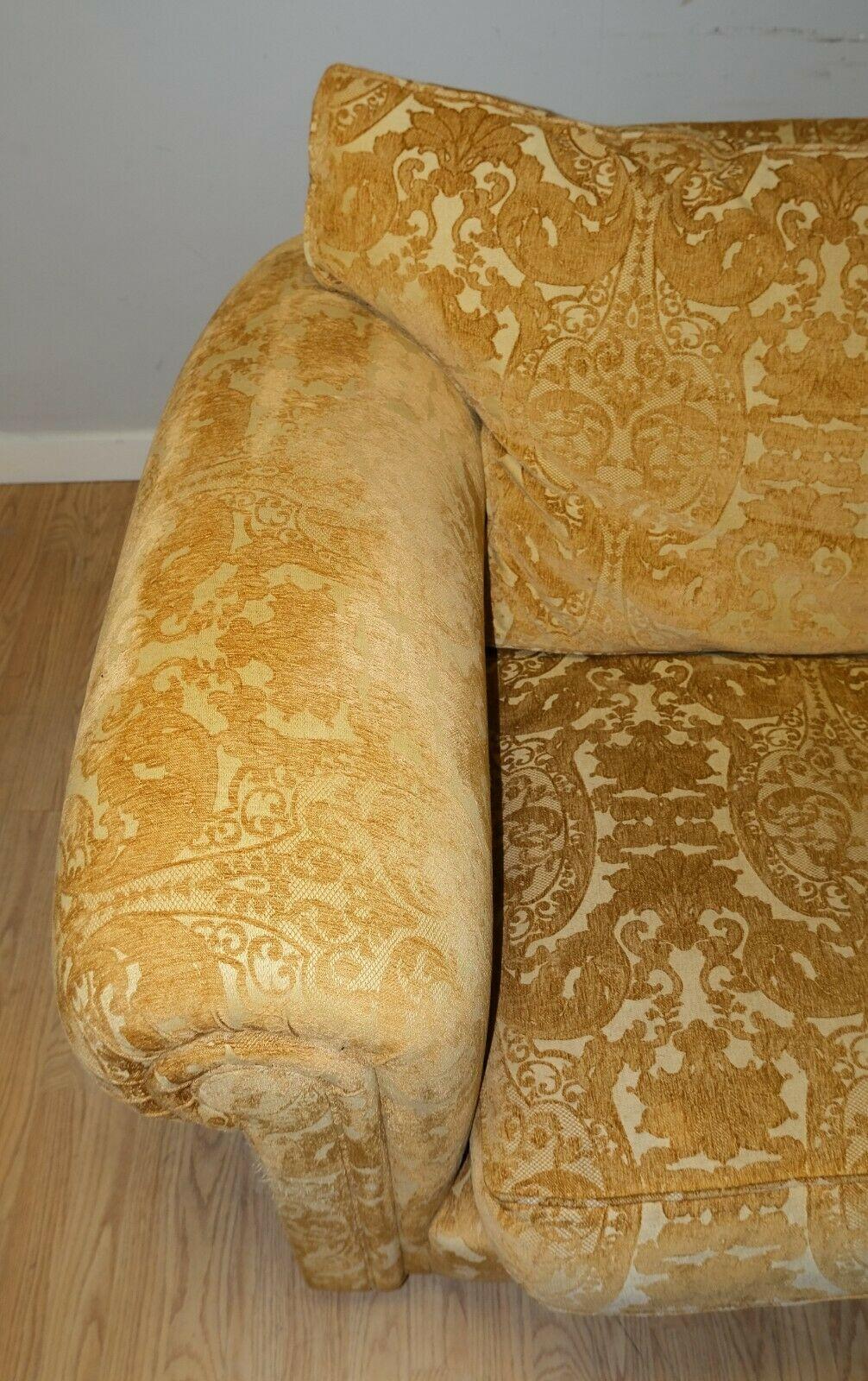 Elegant Walford Duresta Tumeric Three Seater Sofa with Reversible Cushions In Good Condition In West Sussex, Pulborough
