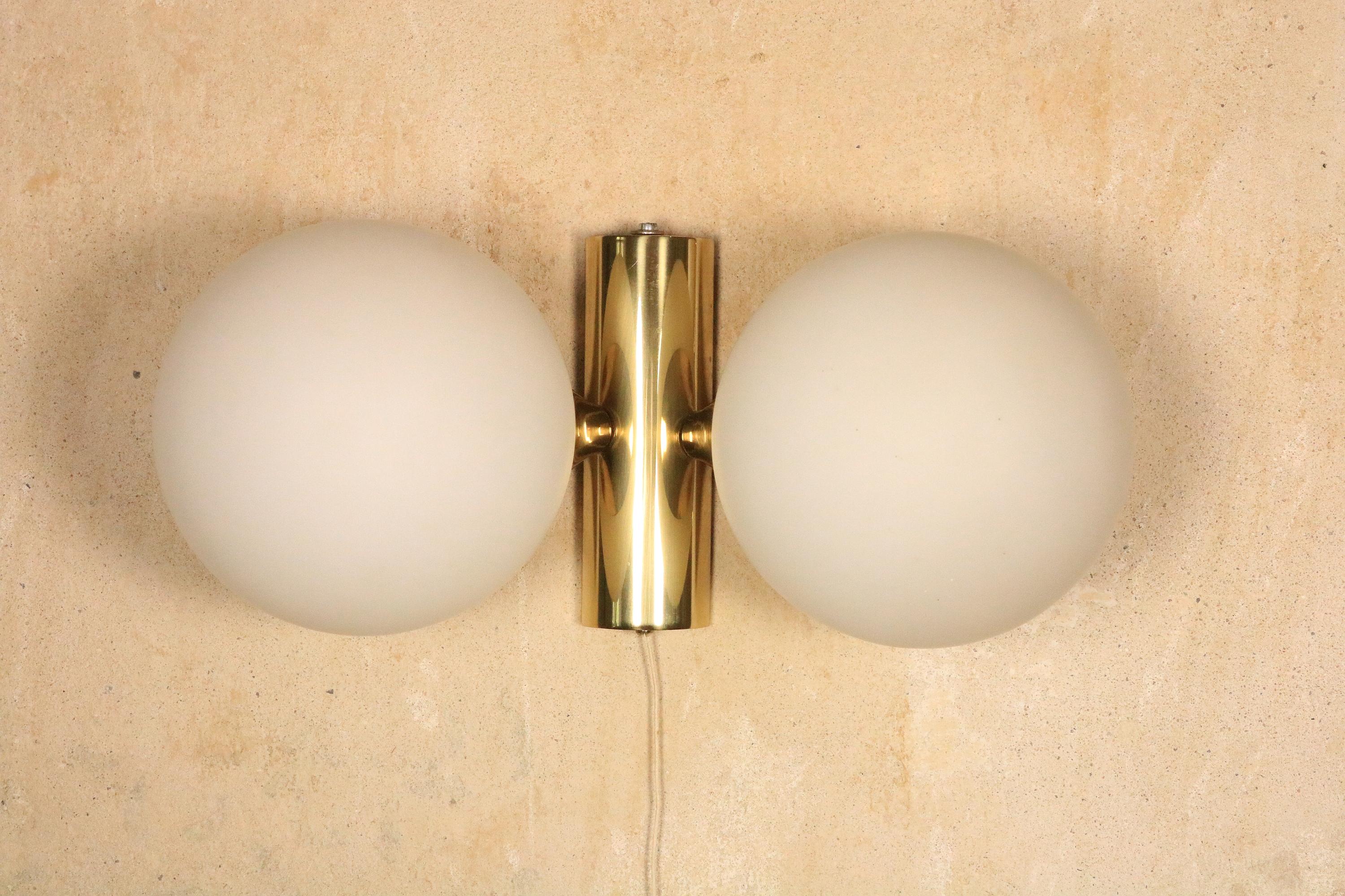 Wall lamp by Kaiser Leuchten with brass frame and two opaque glass balls.
On the photo with two lamps, only the left is avaiable.
 
Width: 33 cm / 13 inch
Depth: 15 cm / 5.9 inch
Diameter balls: 14 cm / 5.5 inch
 
Matching small Sputnik light