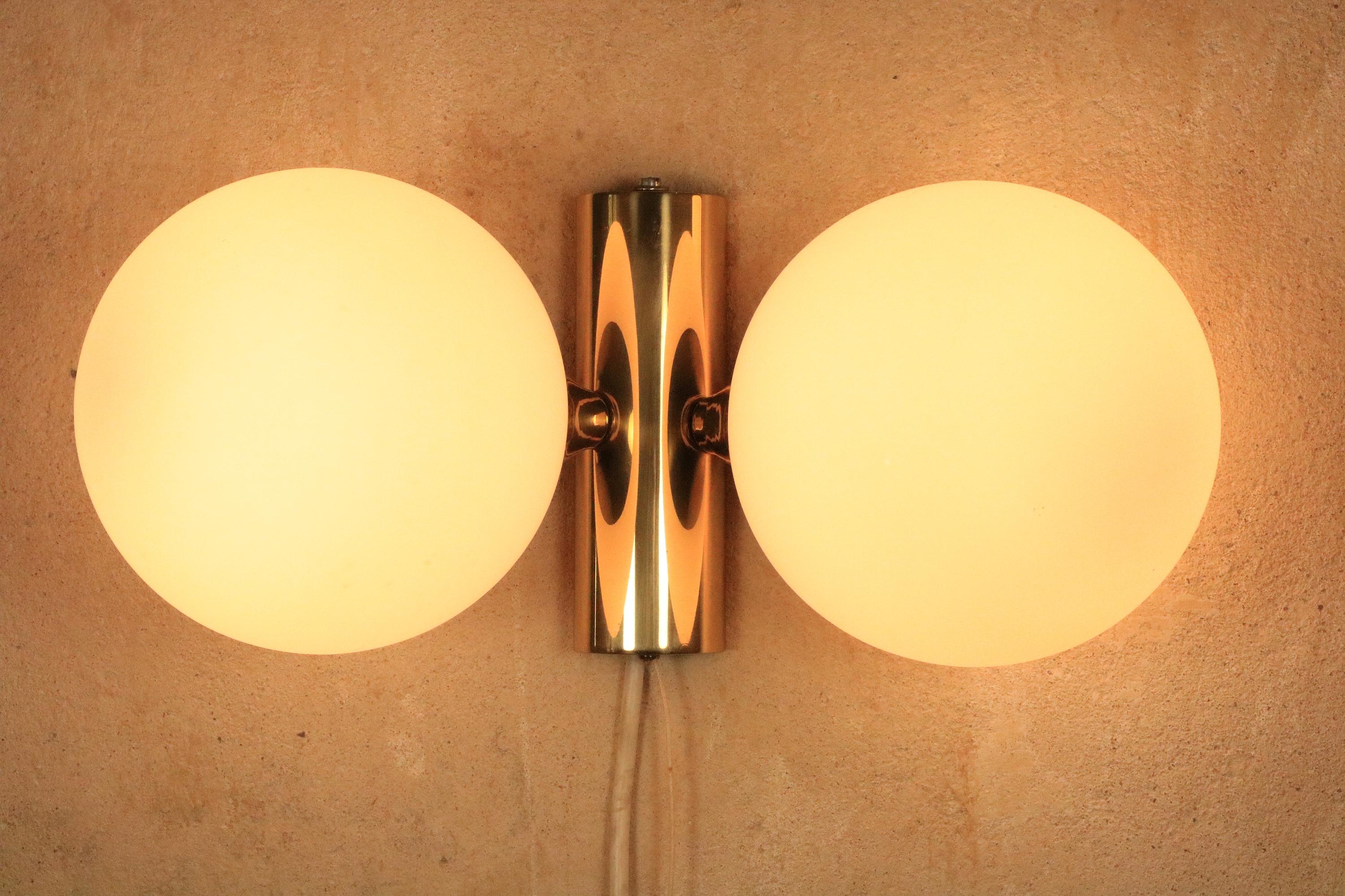 Mid-Century Modern Elegant Wall Light, Brass / Opaque Glass Balls, Kaiser Leuchten, 1970s For Sale