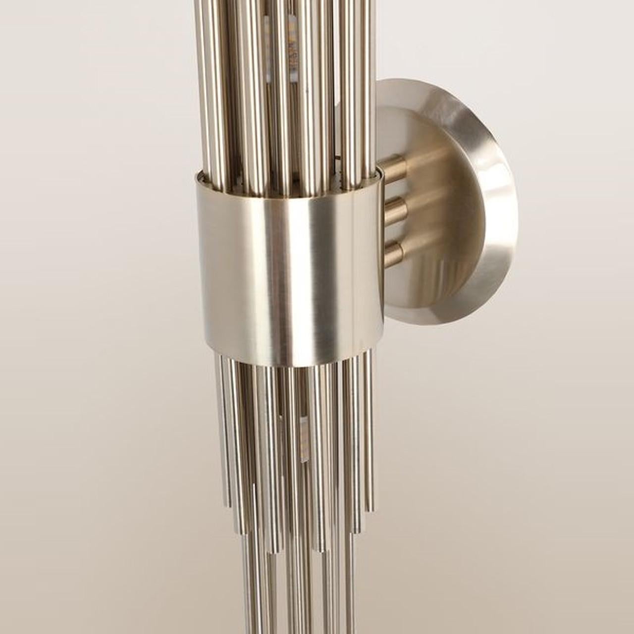 Minimaliste Elegance Wall Light avec de longs tubes en laiton plaqué or en vente