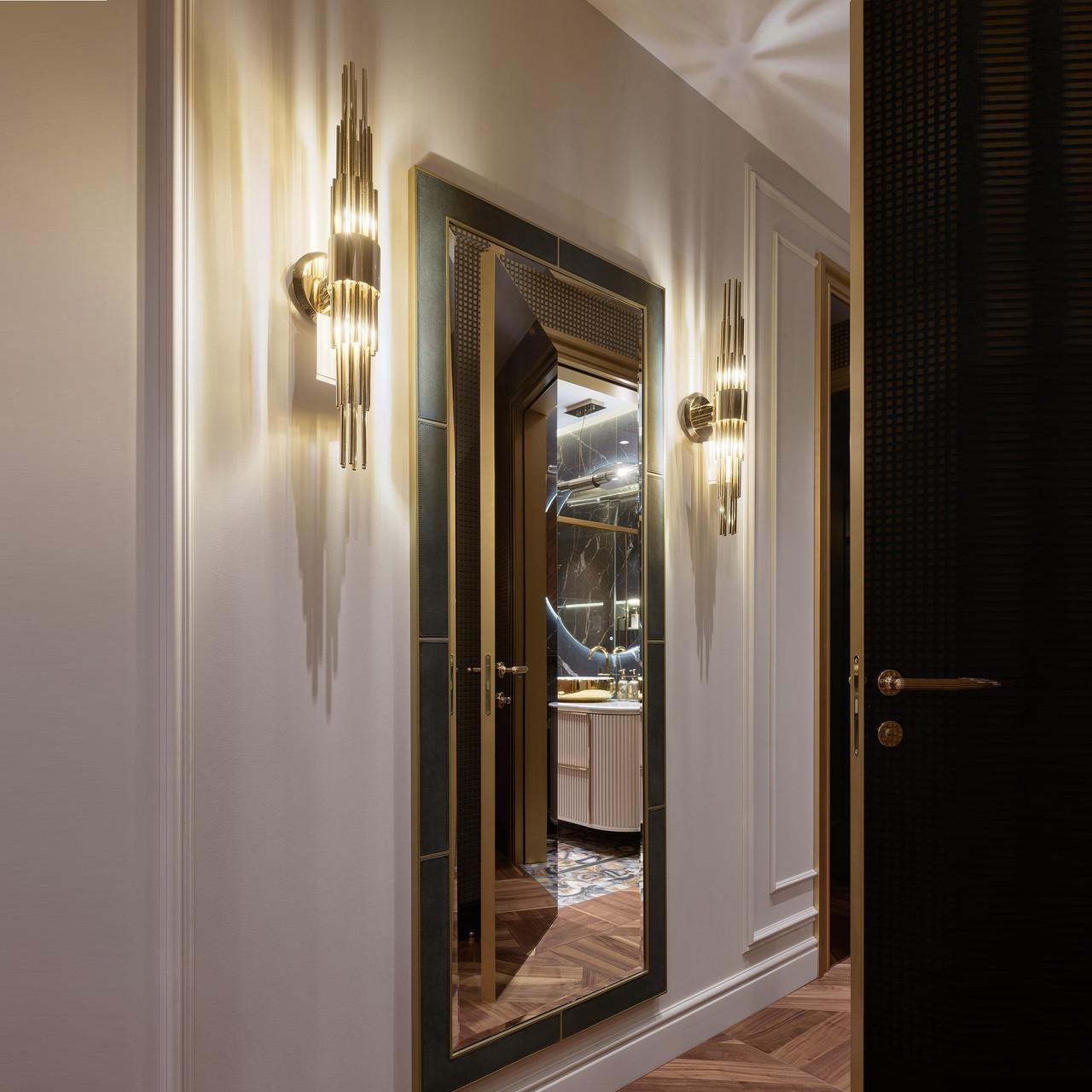 Fait main Elegance Wall Light avec de longs tubes en laiton plaqué or en vente