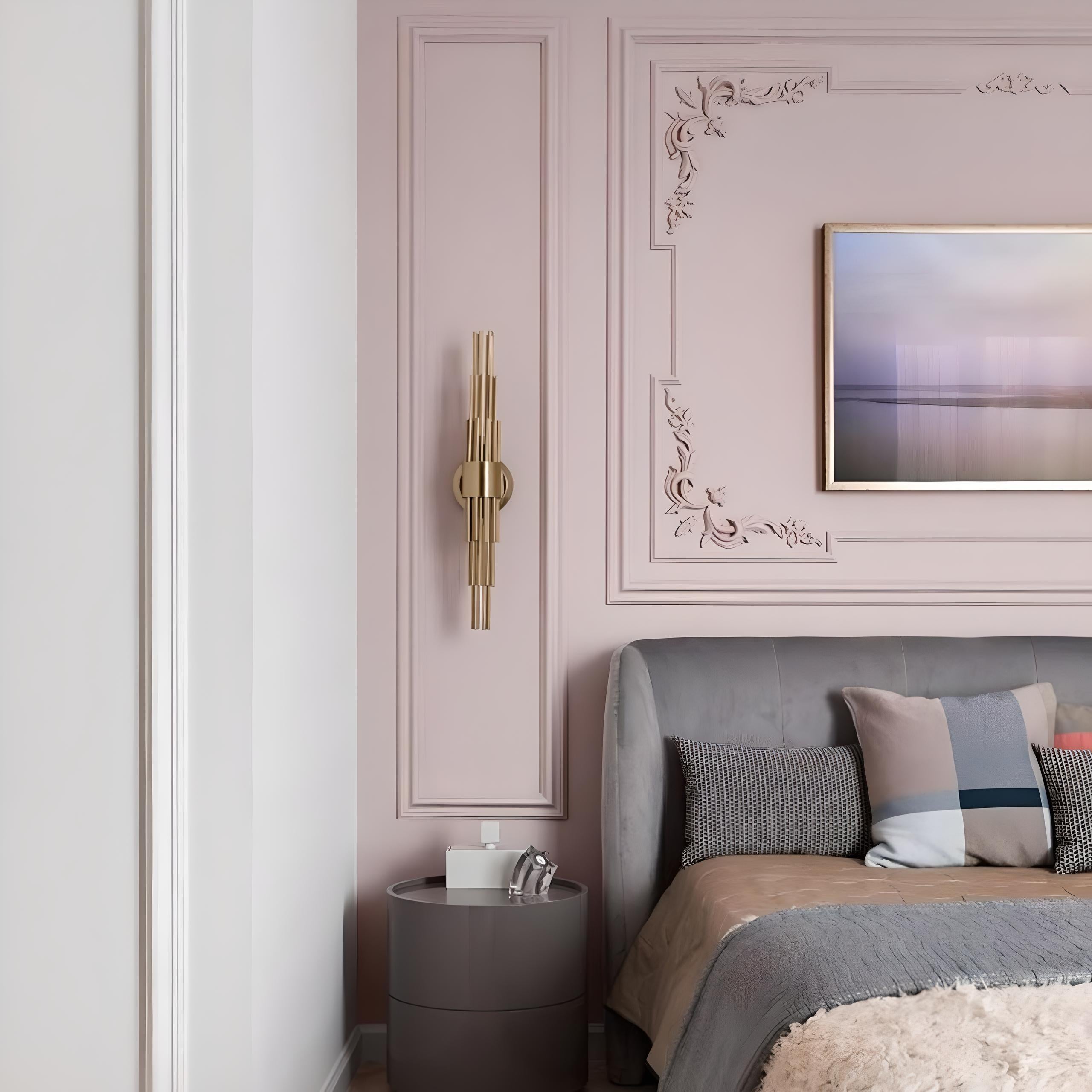 Elegance Wall Light avec de longs tubes en laiton plaqué or en vente 1