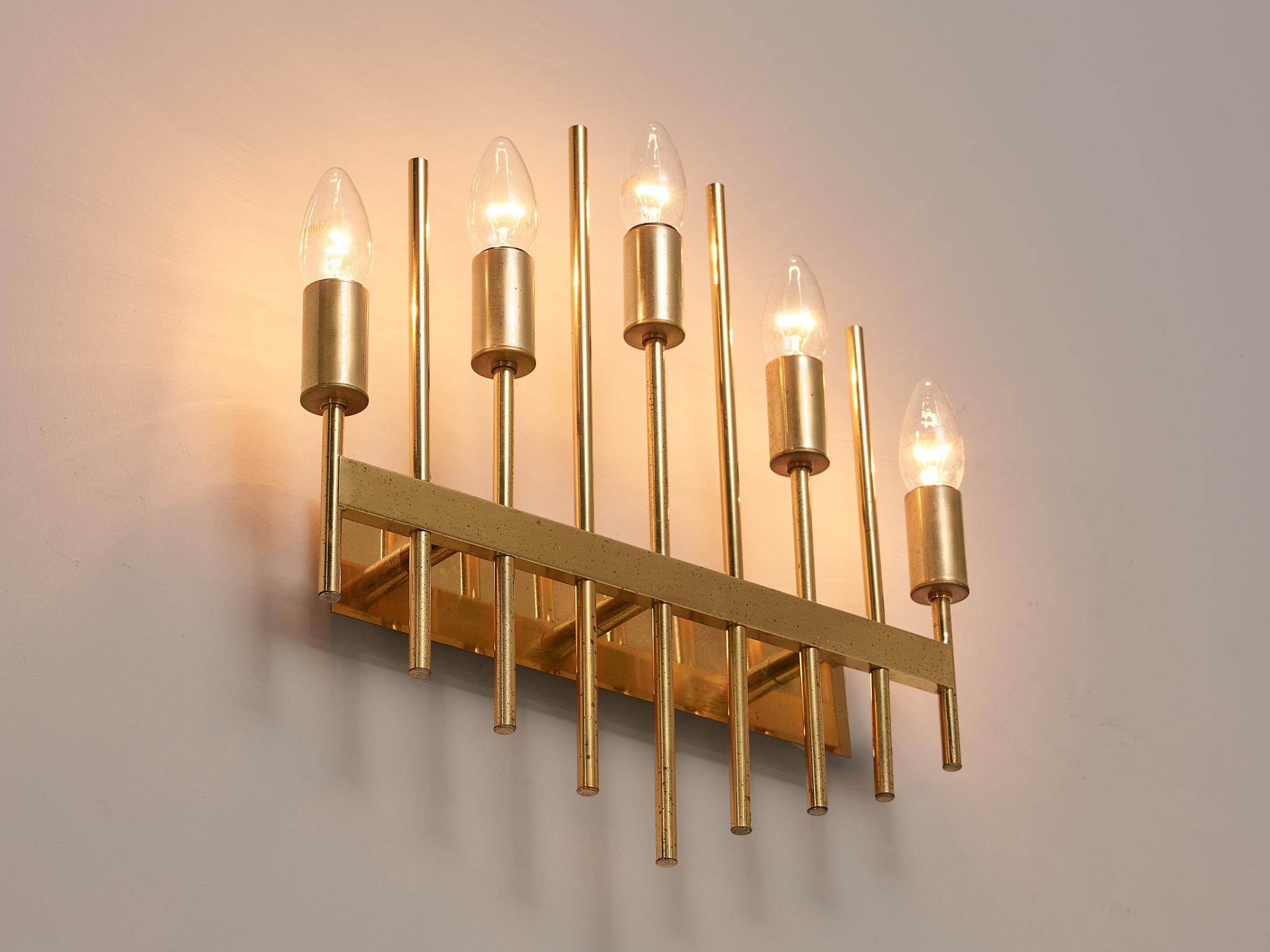 Mid-20th Century Elegant Wall Light in Brass  For Sale