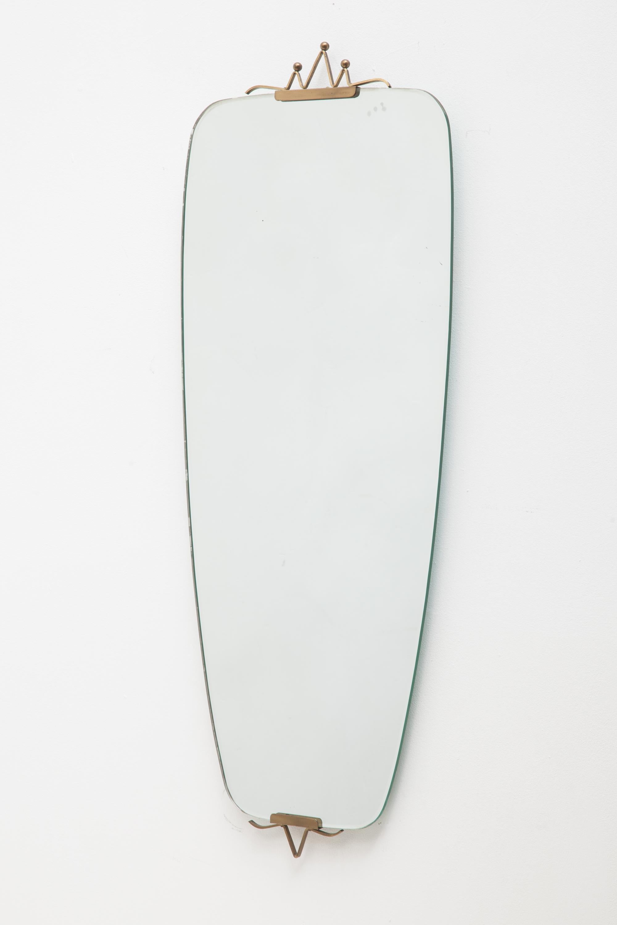 Elegante Espejo de Pared con Elementos de Latón, Años 60 Alemania en venta 1