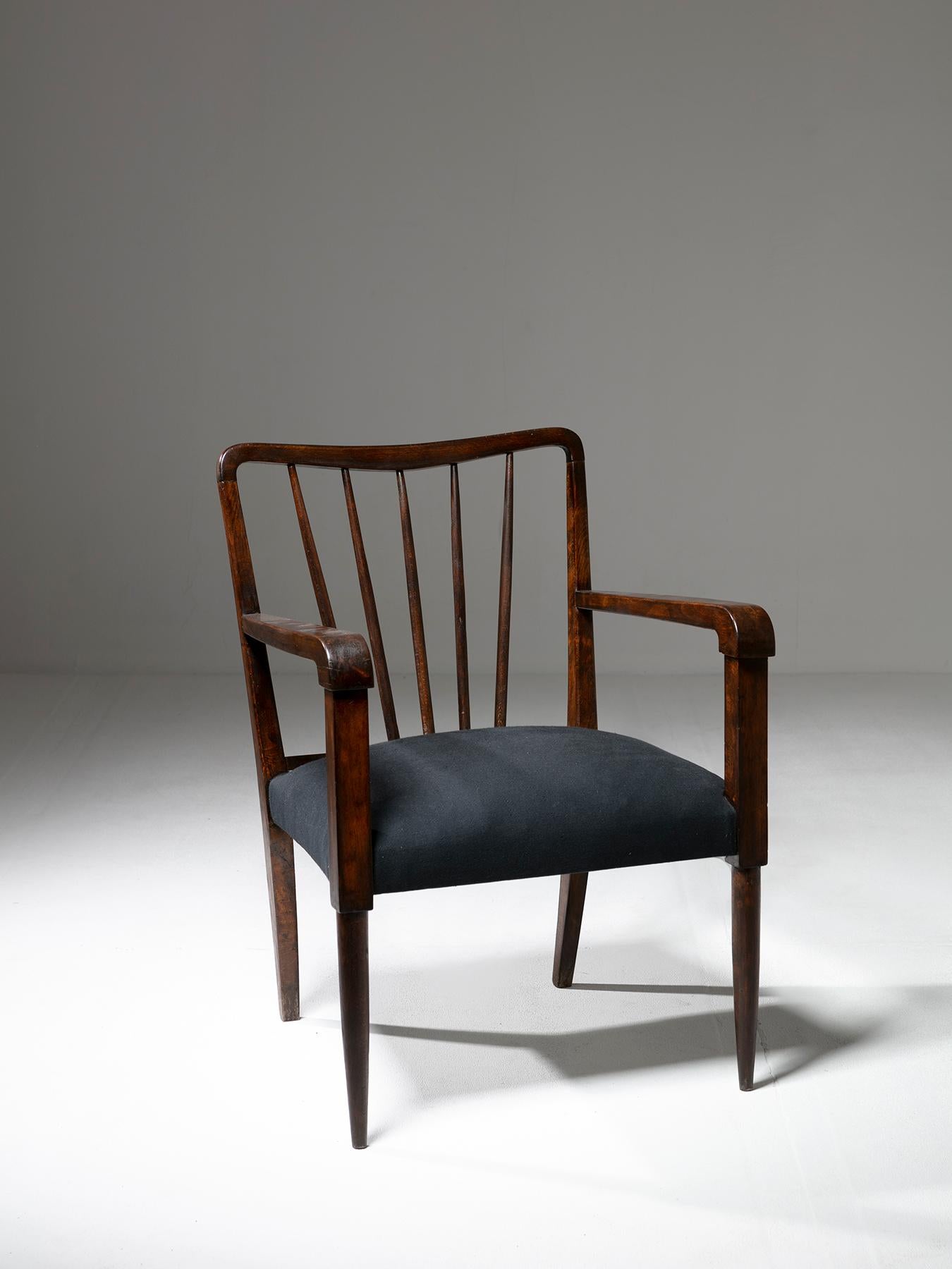 Elegant Walnut Paolo Buffa Styled Armchair, Italy, 1950s In Good Condition For Sale In Milan, IT