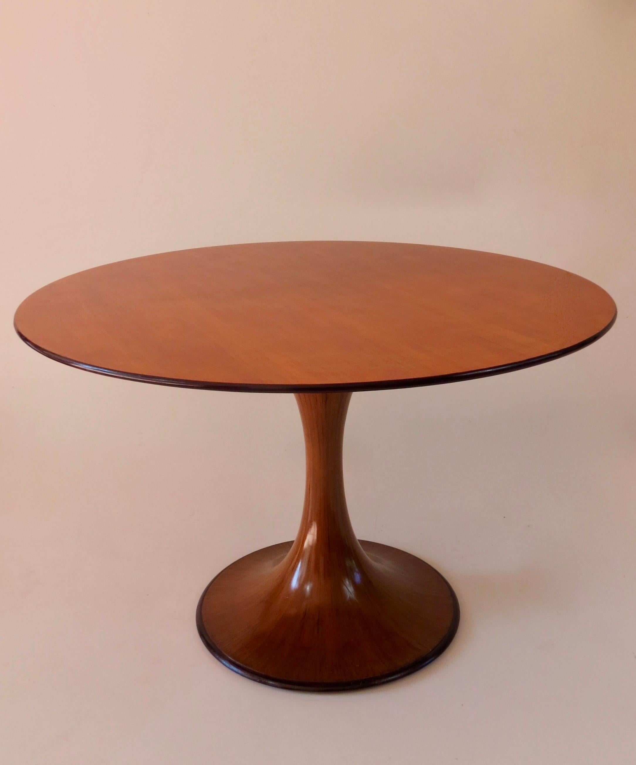 Mid-Century Modern Elegant Walnut Round Center Dining Table 
