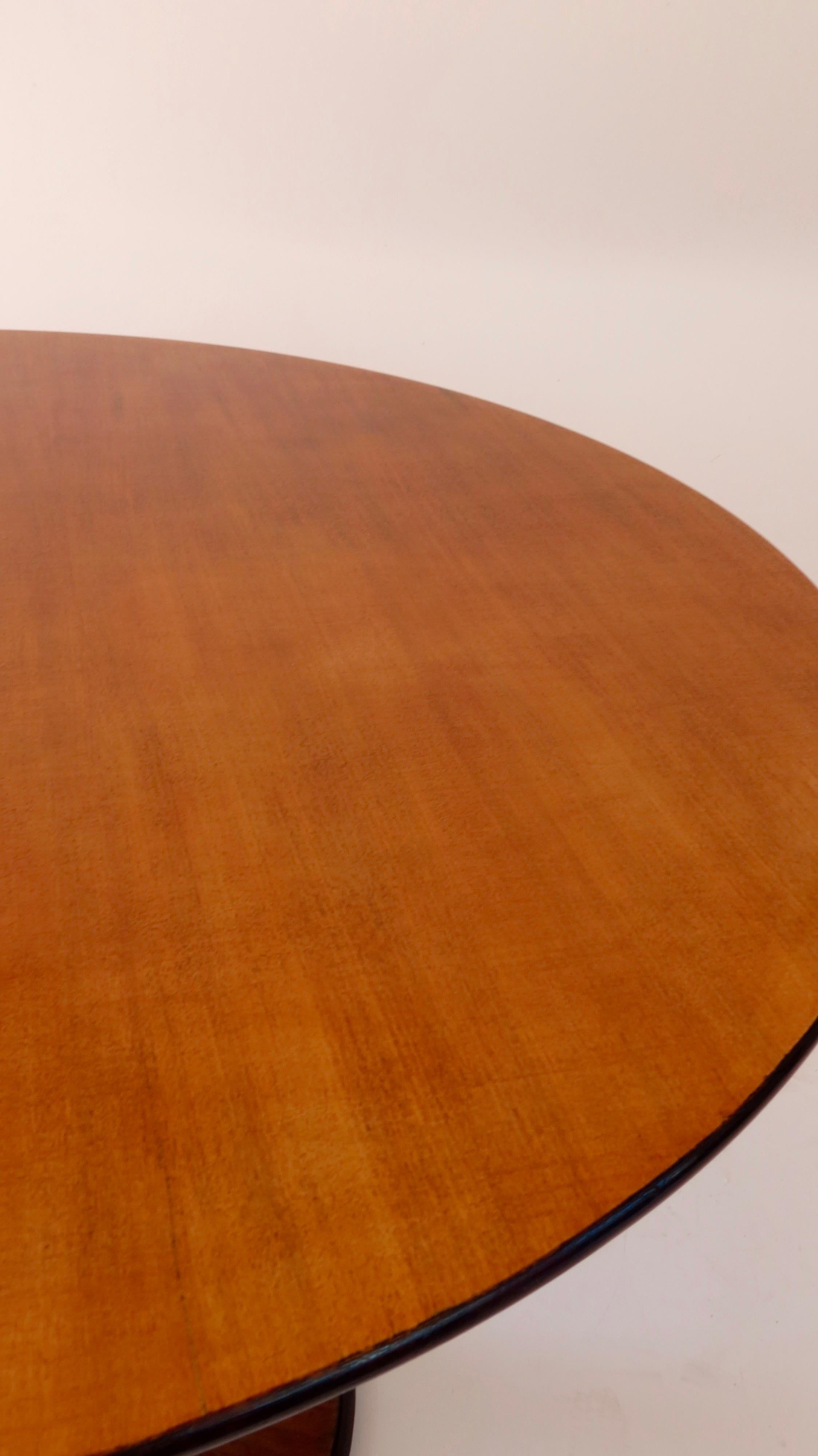 Elegant Walnut Round Center Dining Table 