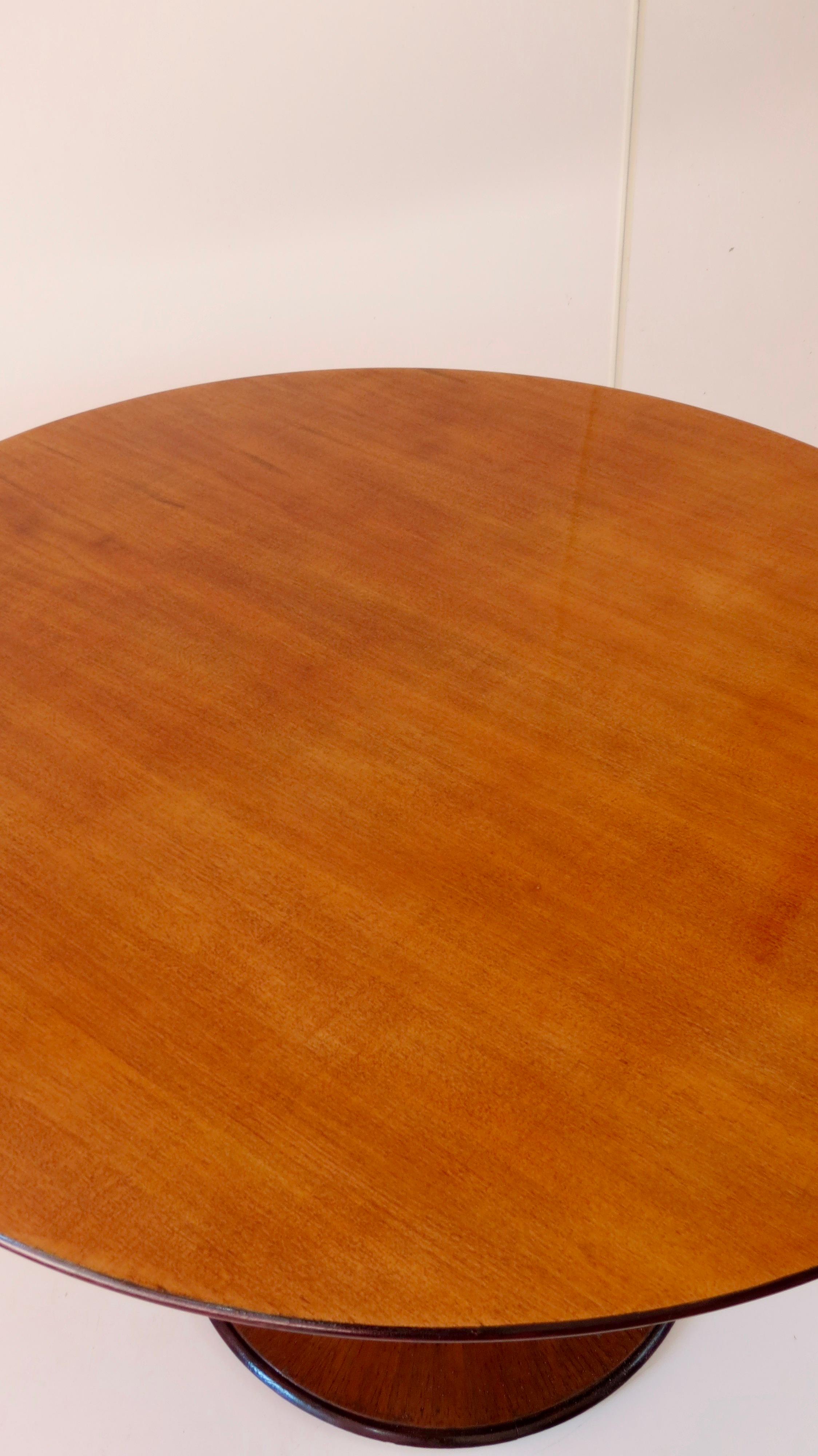 Elegant Walnut Round Center Dining Table 