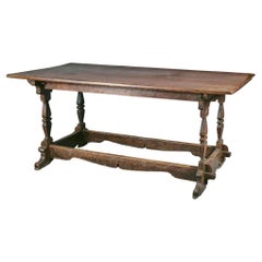 Elegant Walnut Table in Its Original Shape, Tuscany, Late 17th Century