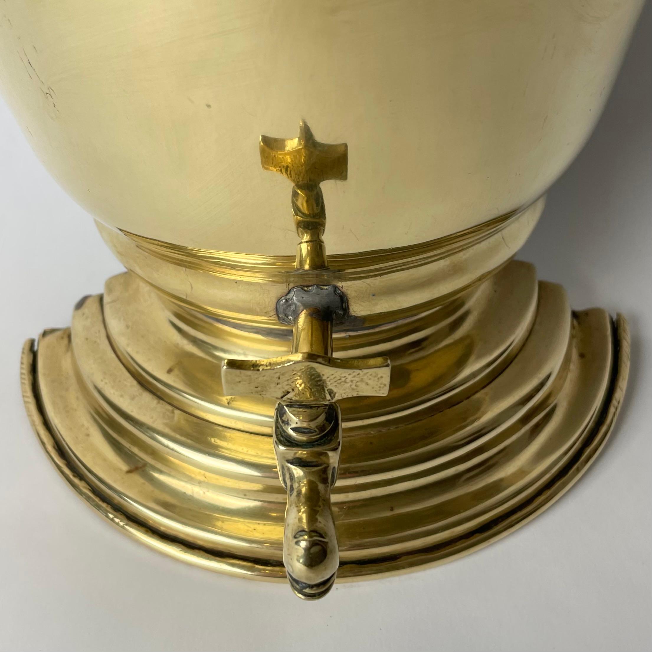 Brass Elegant Water Cistern with tap for wall hanging in brass from early 19th Century For Sale