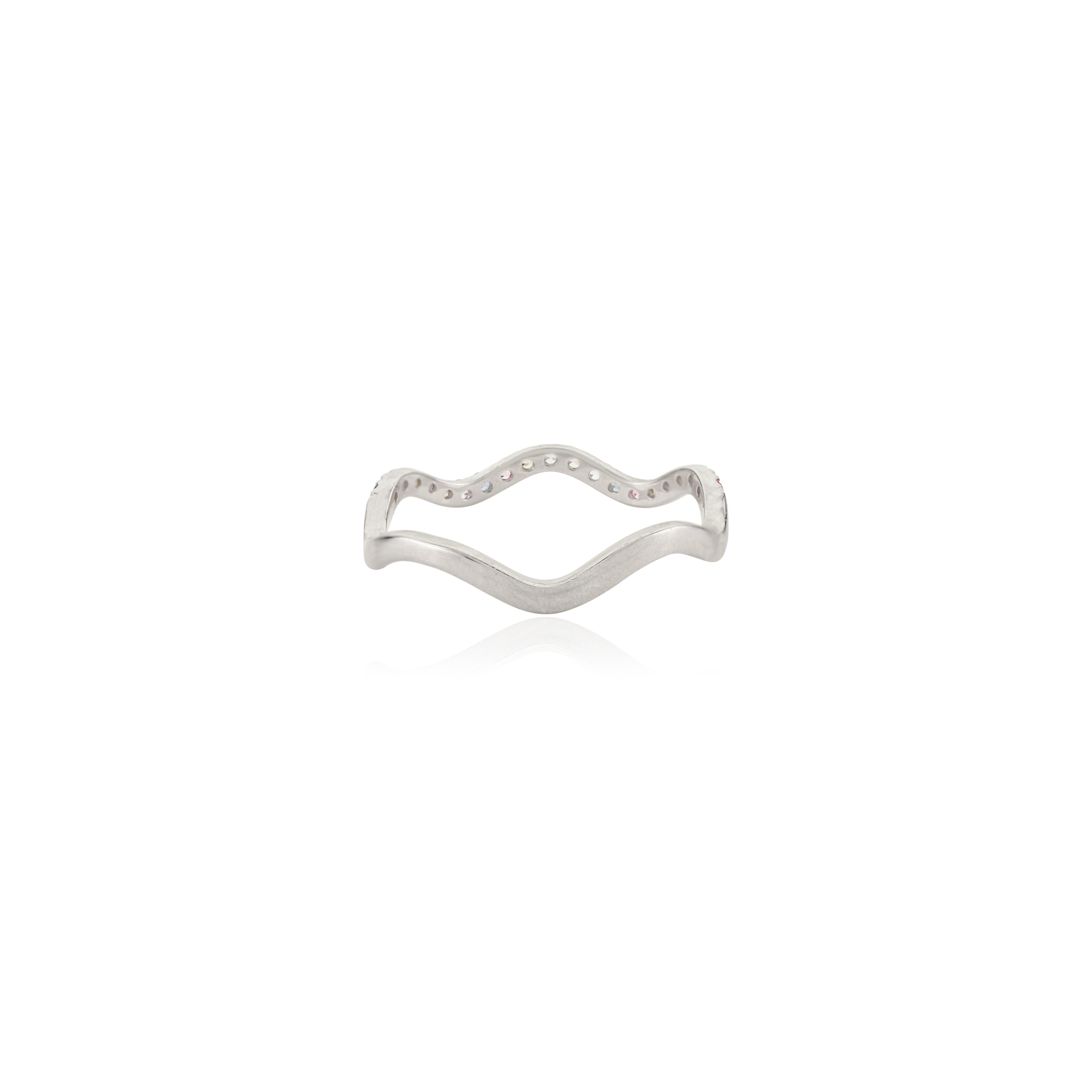 Im Angebot: Eleganter gewölbter Multi-Sapphire-Ring aus 14 Karat massivem Weißgold mit Regenbogenring () 10
