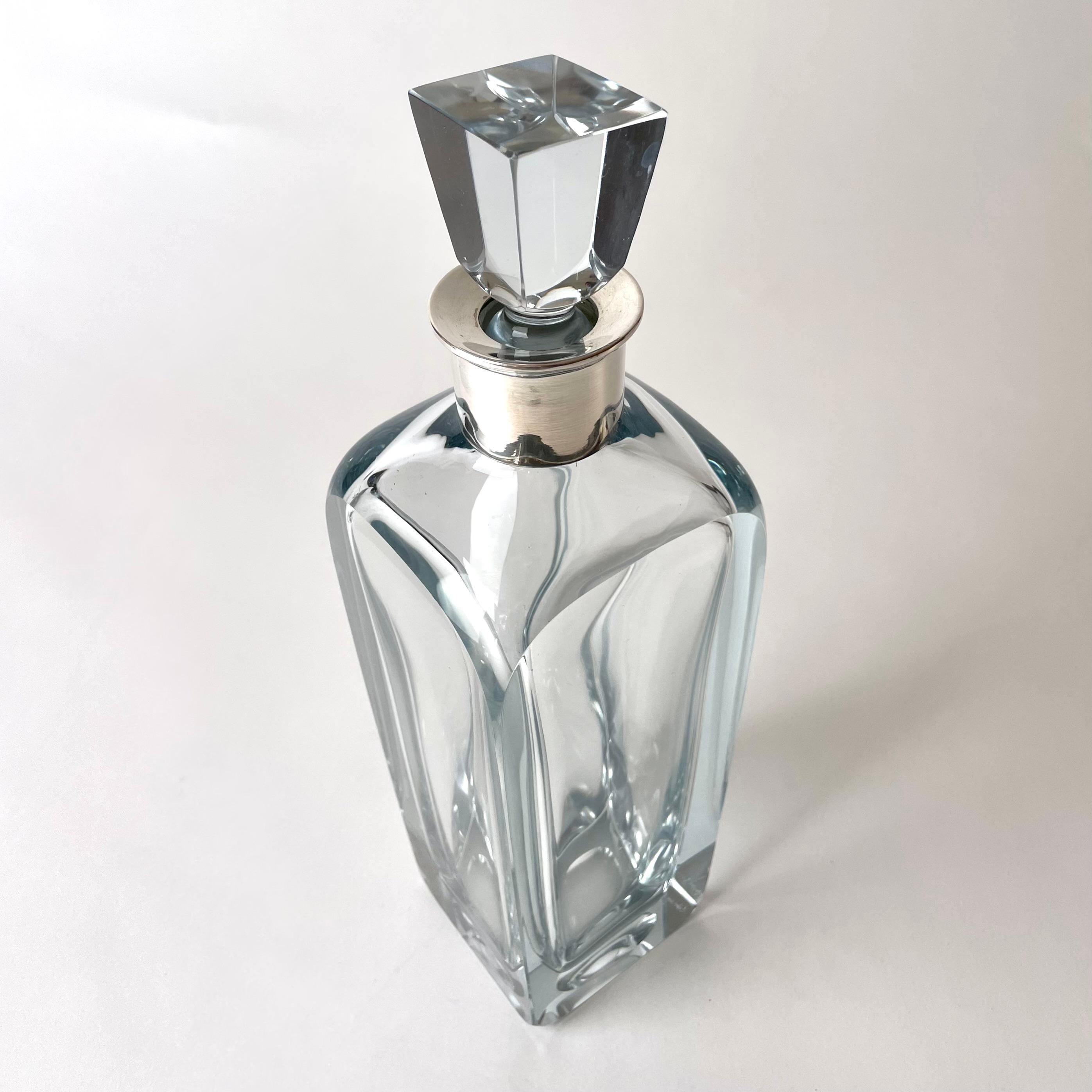 Eleganter Whiskey-Dekanter aus Chromglas mit Silberfassung aus dem Jahr 1944 im Zustand „Gut“ im Angebot in Knivsta, SE